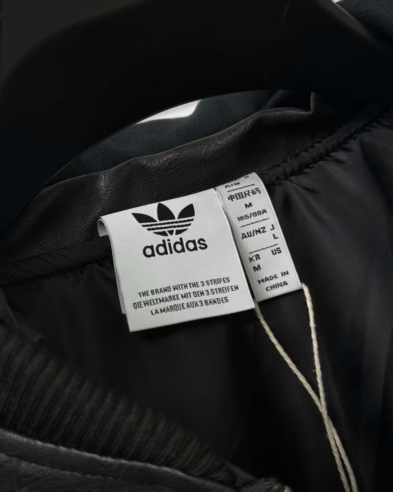 Z7705 Adidas  75.99$ gallery