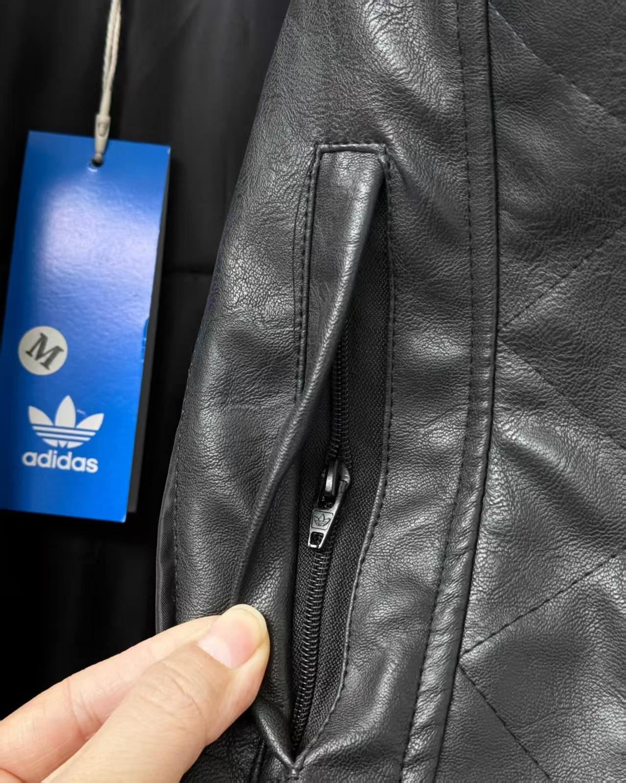 Z7705 Adidas  75.99$ gallery