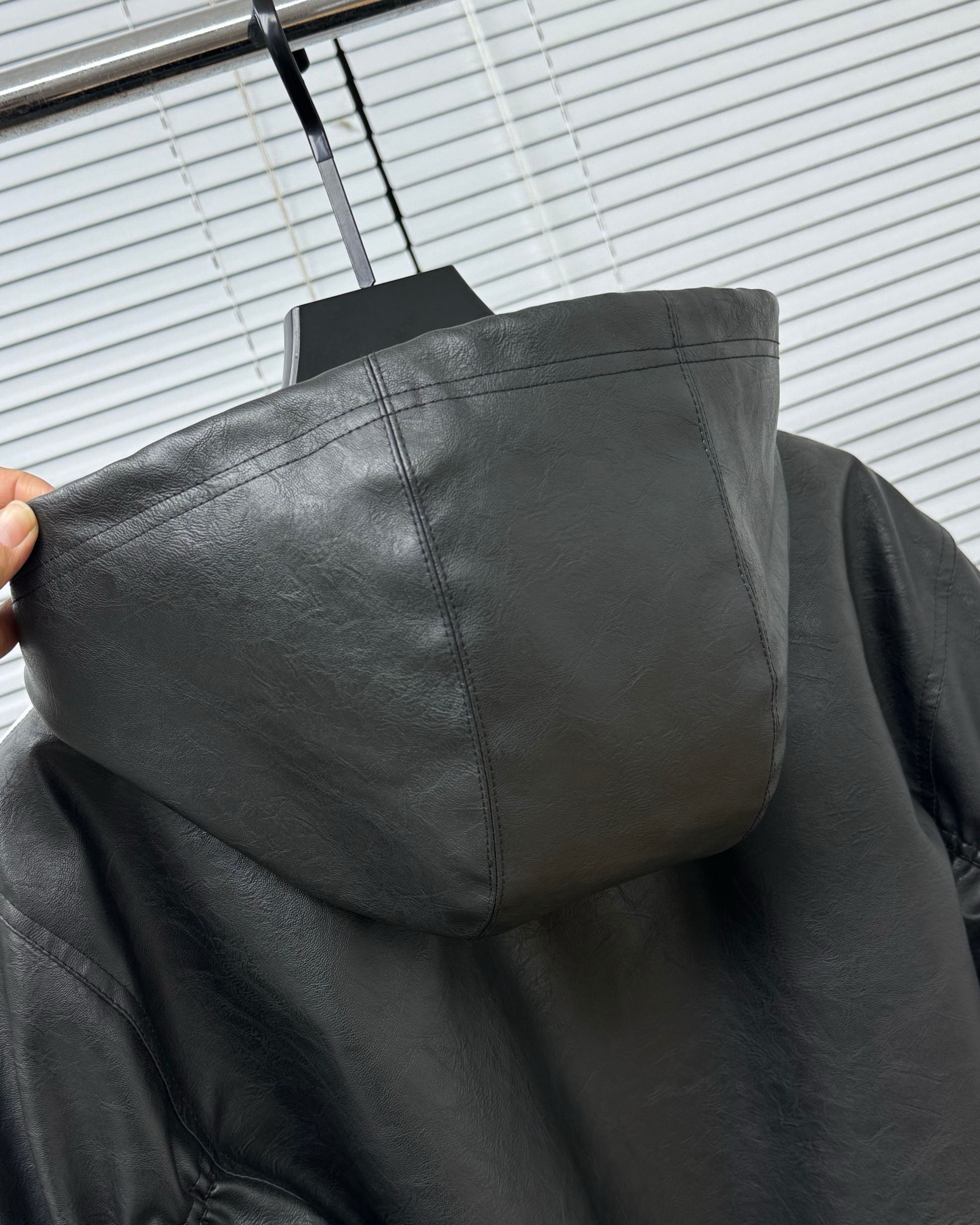 Z7705 Adidas  75.99$ gallery