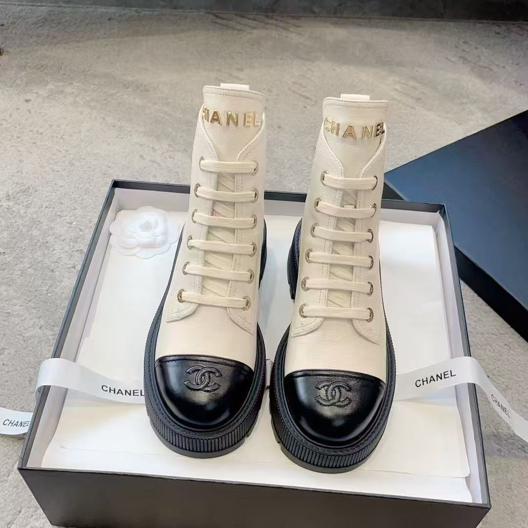 Z7761-69.99$Chanel, made of genuine leather material gallery