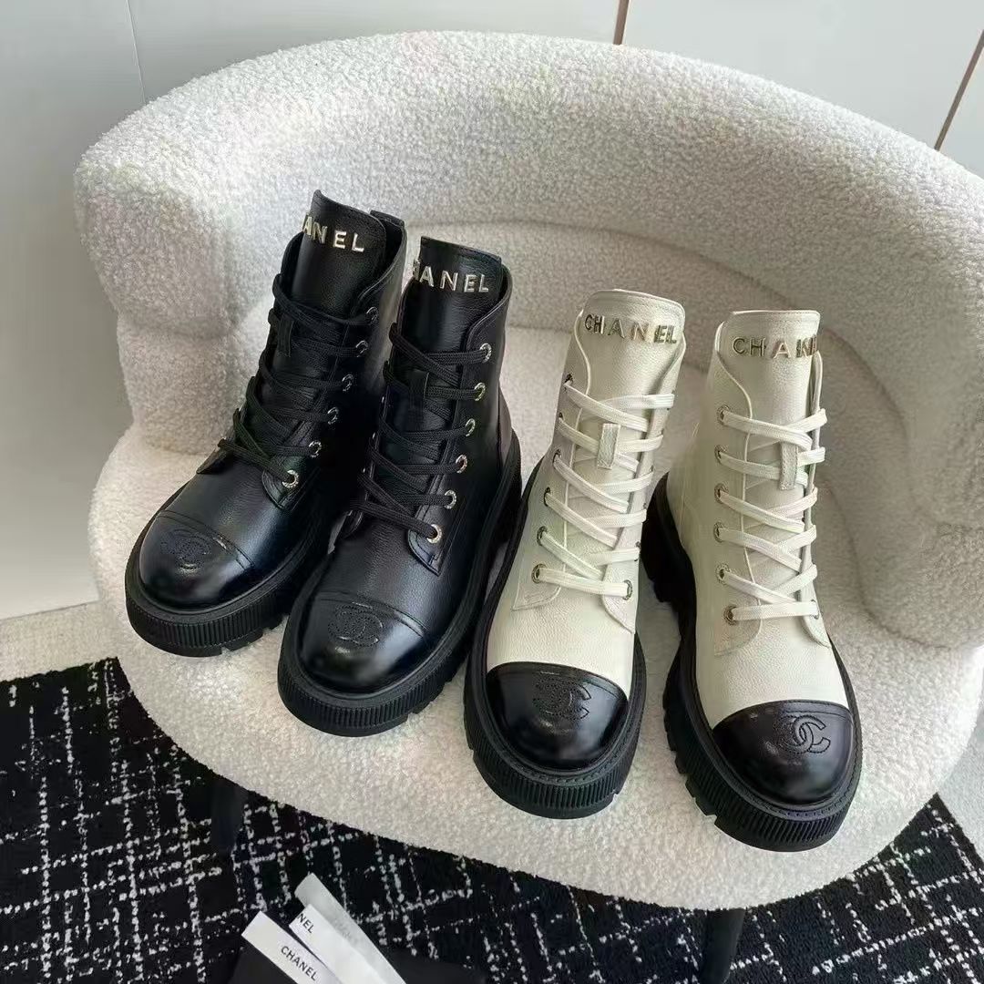 Z7761-69.99$Chanel, made of genuine leather material gallery