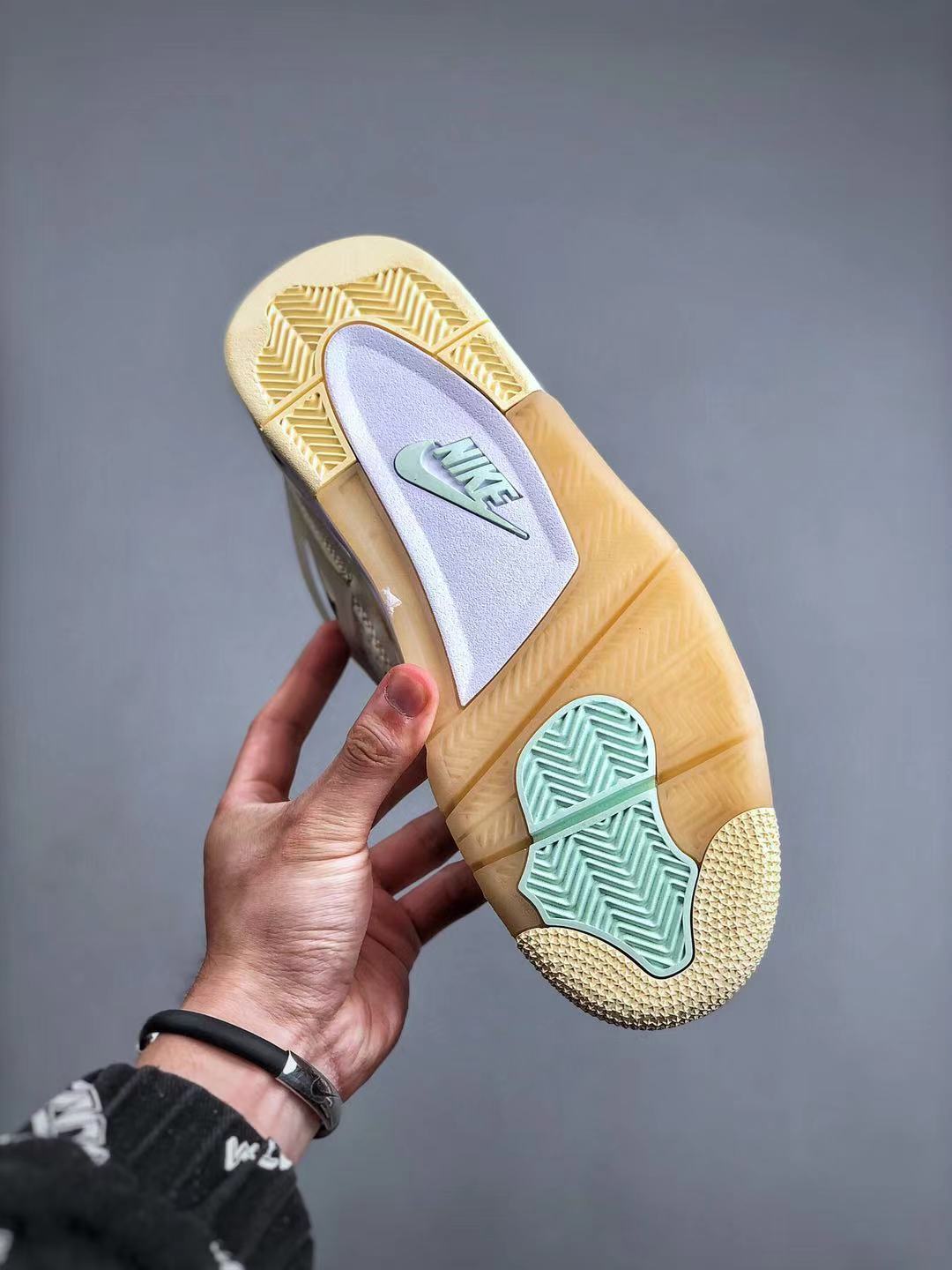 Z7794 Nike AJ4 55$ gallery