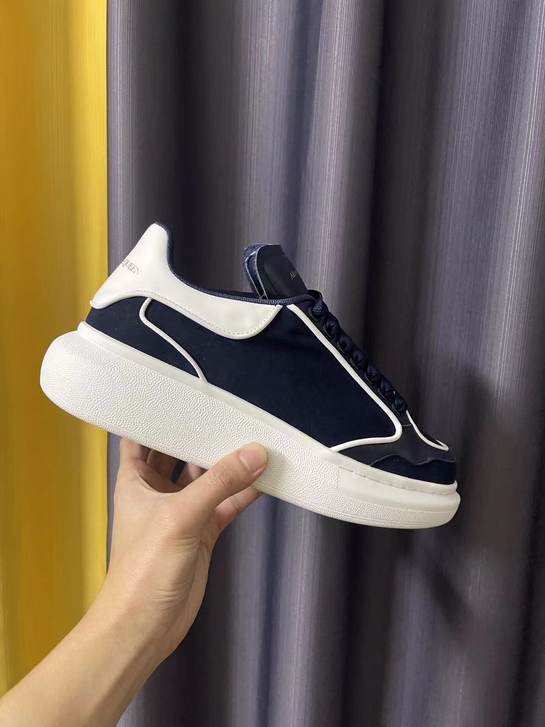 Z7814 Alexander McQueen 75$ gallery