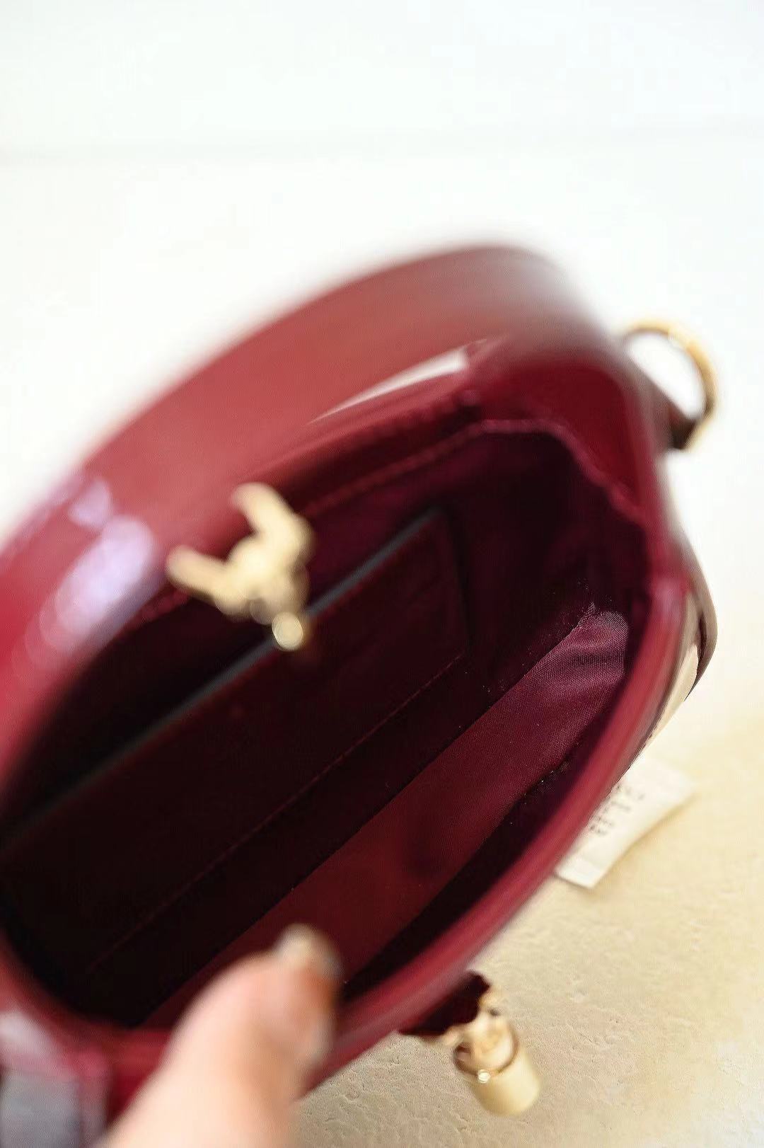 Z7826 GUCCI 88$ gallery