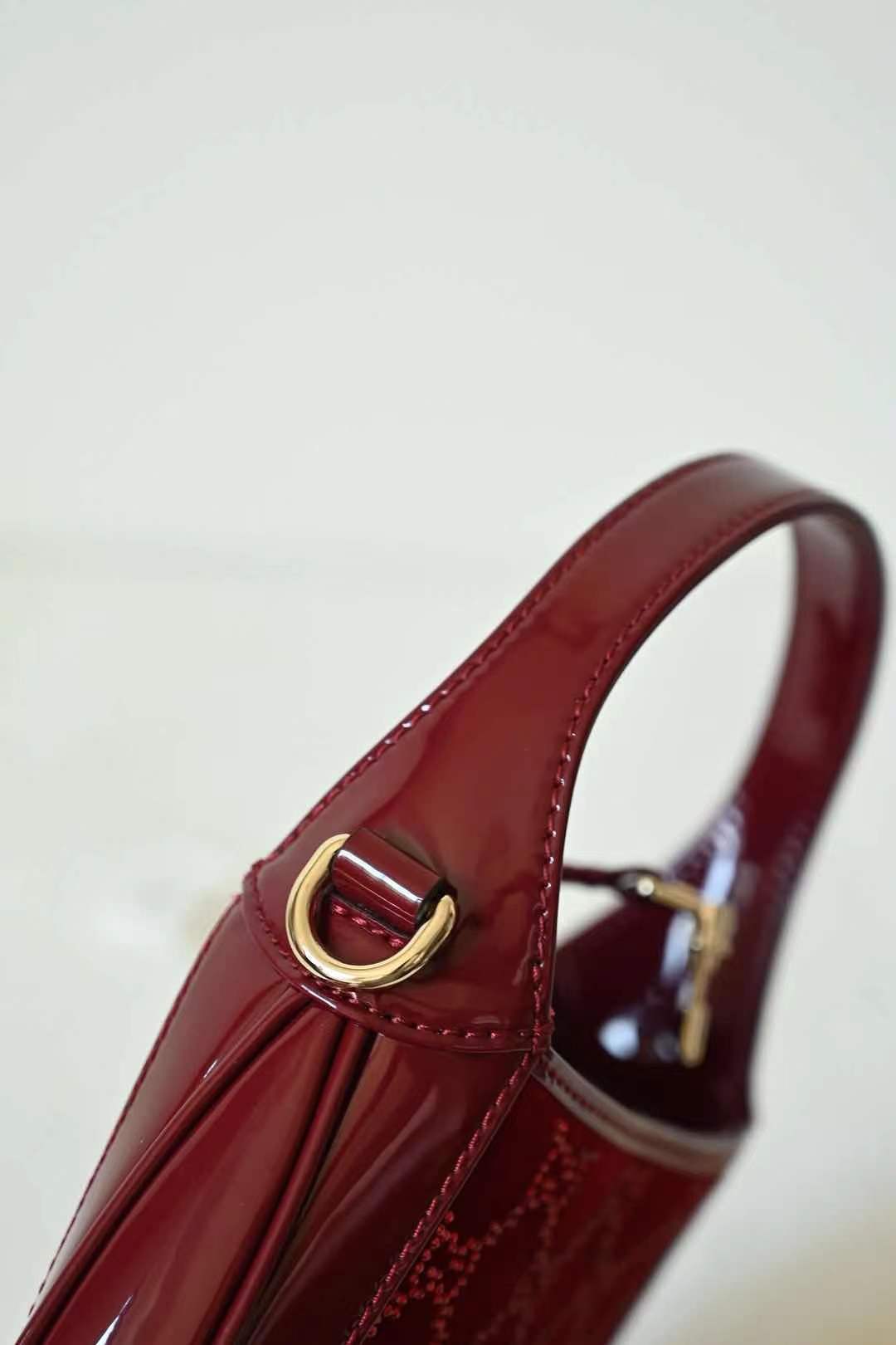 Z7826 GUCCI 88$ gallery