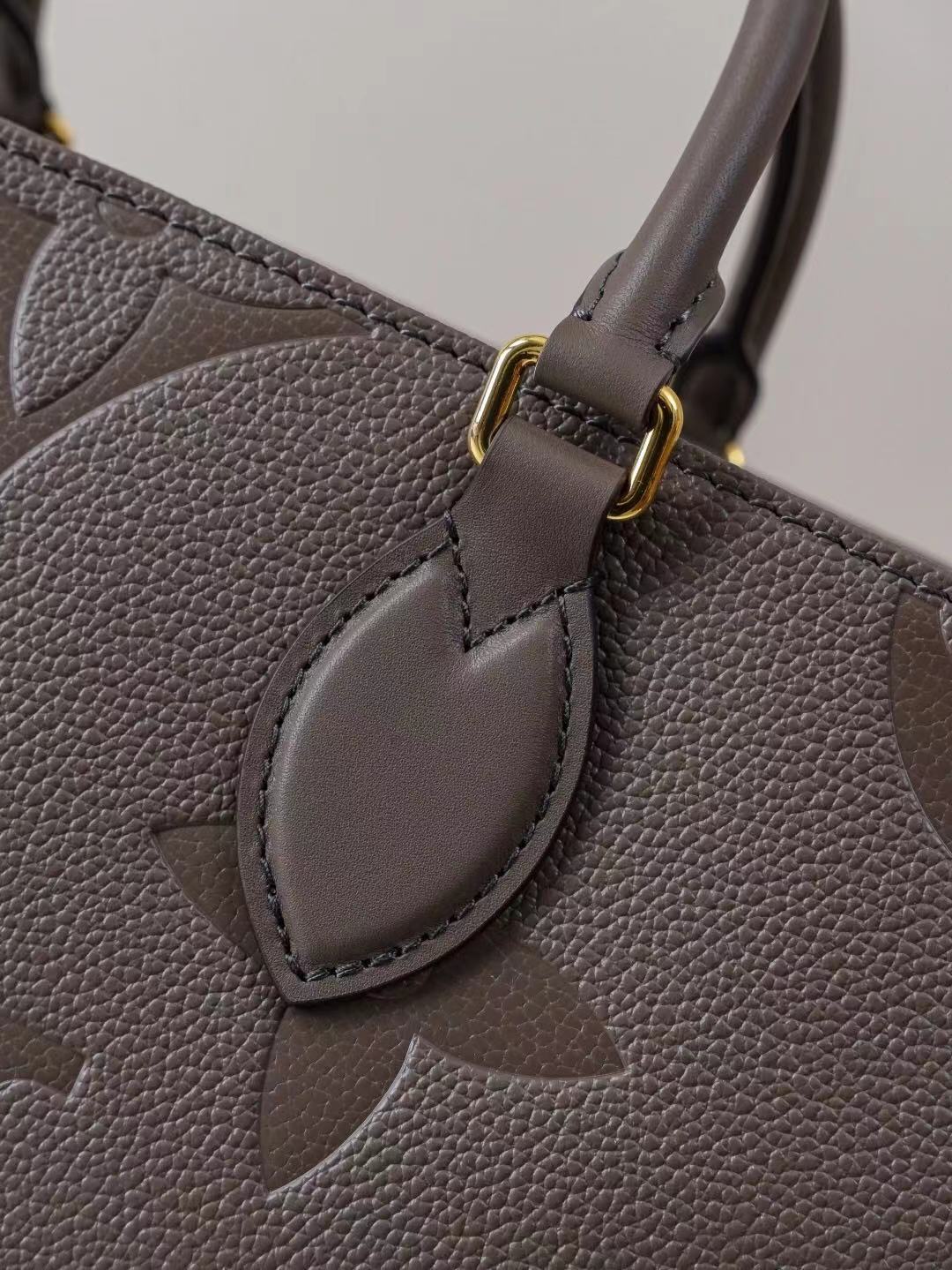 Z7869 LV 88$ gallery