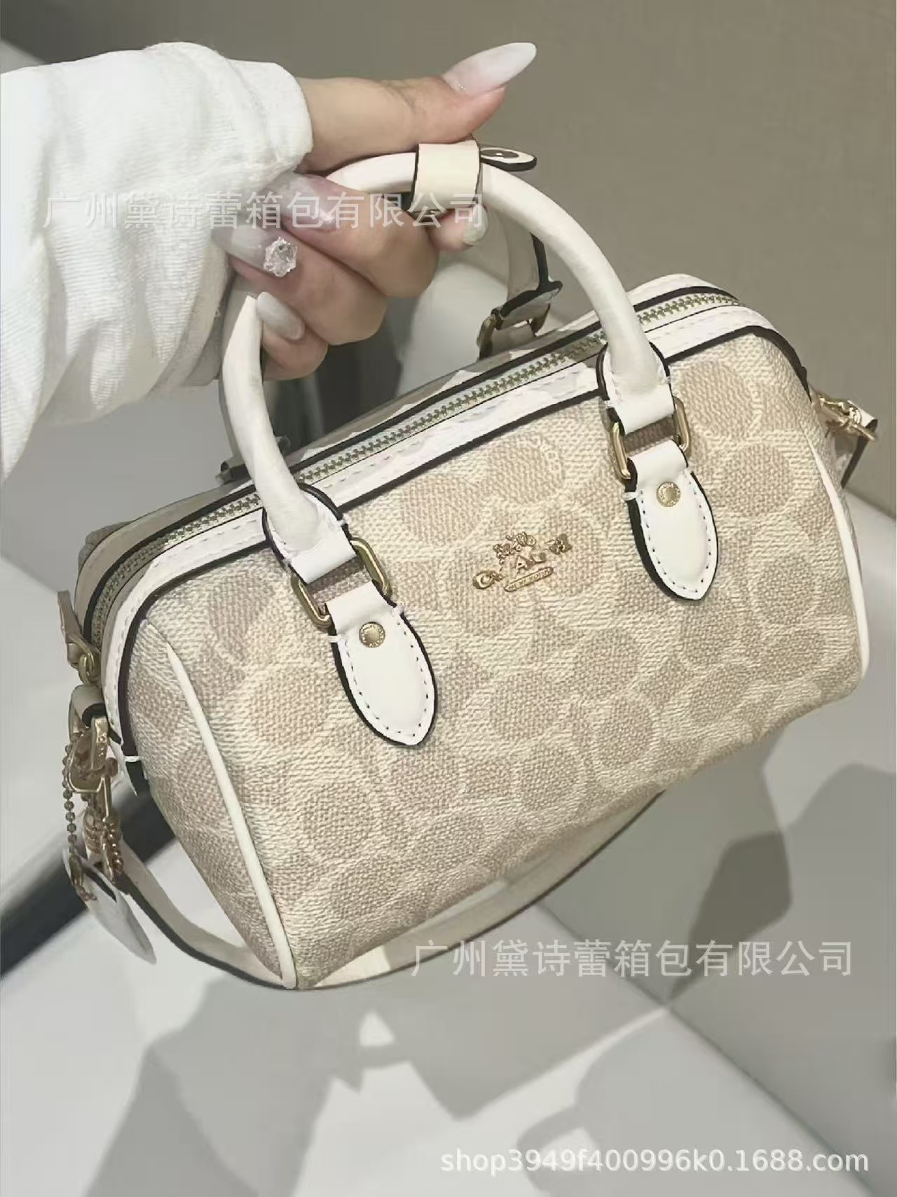 Z7908 Coach 69.99$ gallery