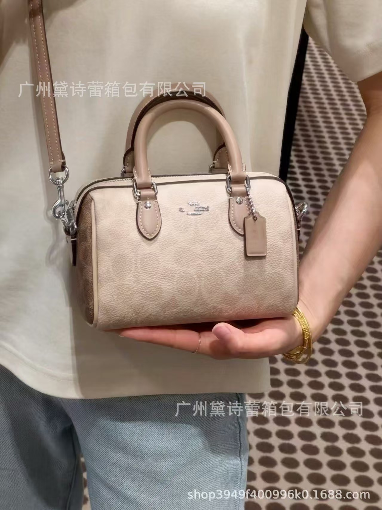 Z7908 Coach 69.99$ gallery