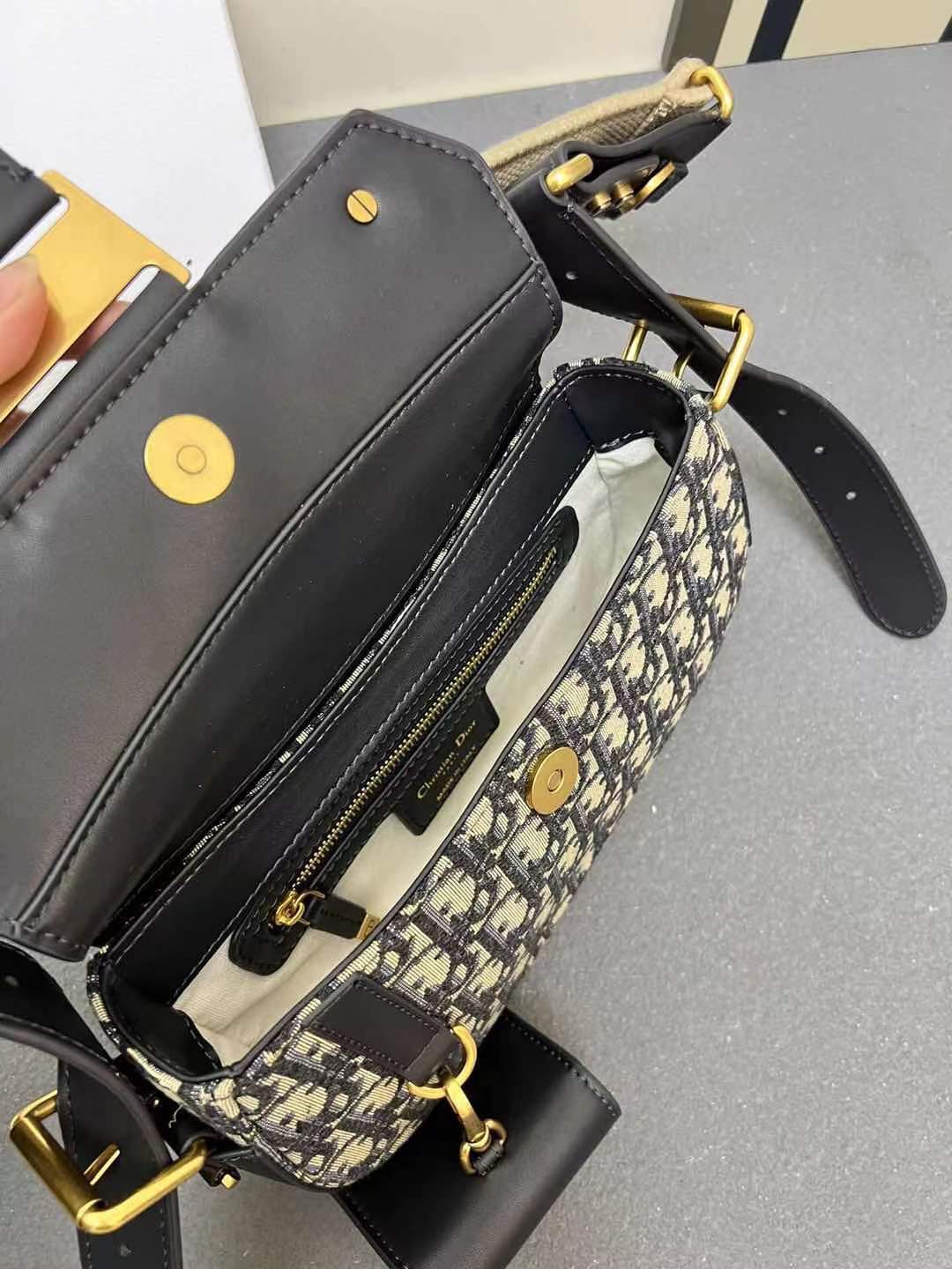 Z7910 Dior 65.99$ gallery