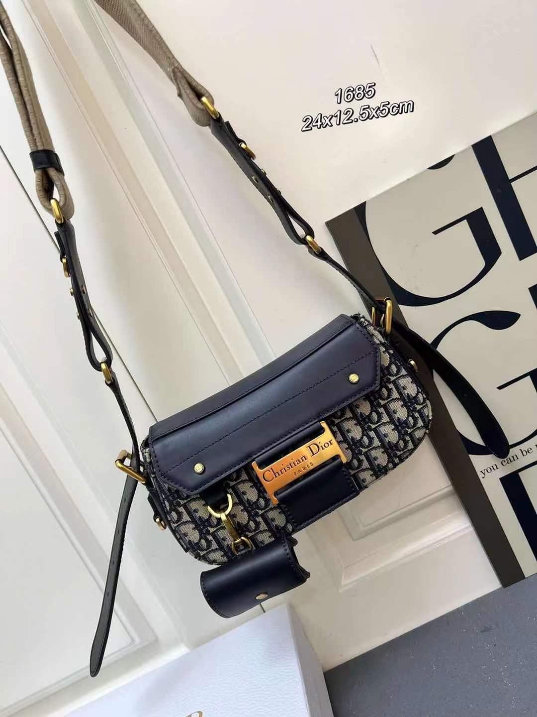 Z7910 Dior 65.99$ gallery