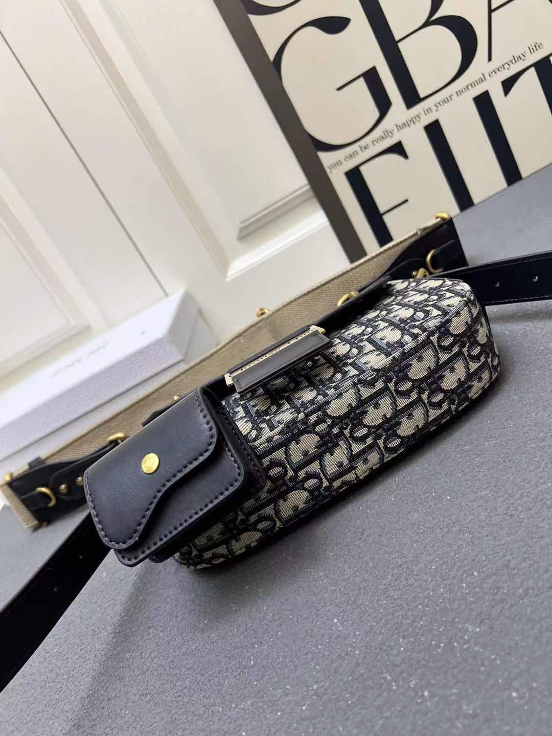 Z7910 Dior 65.99$ gallery