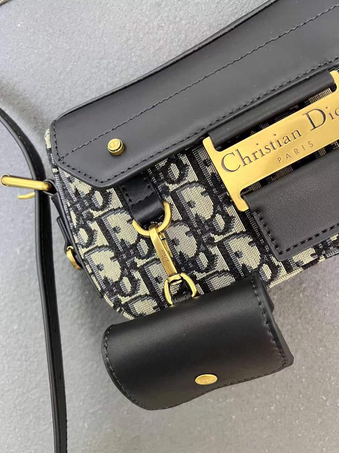 Z7910 Dior 65.99$ gallery