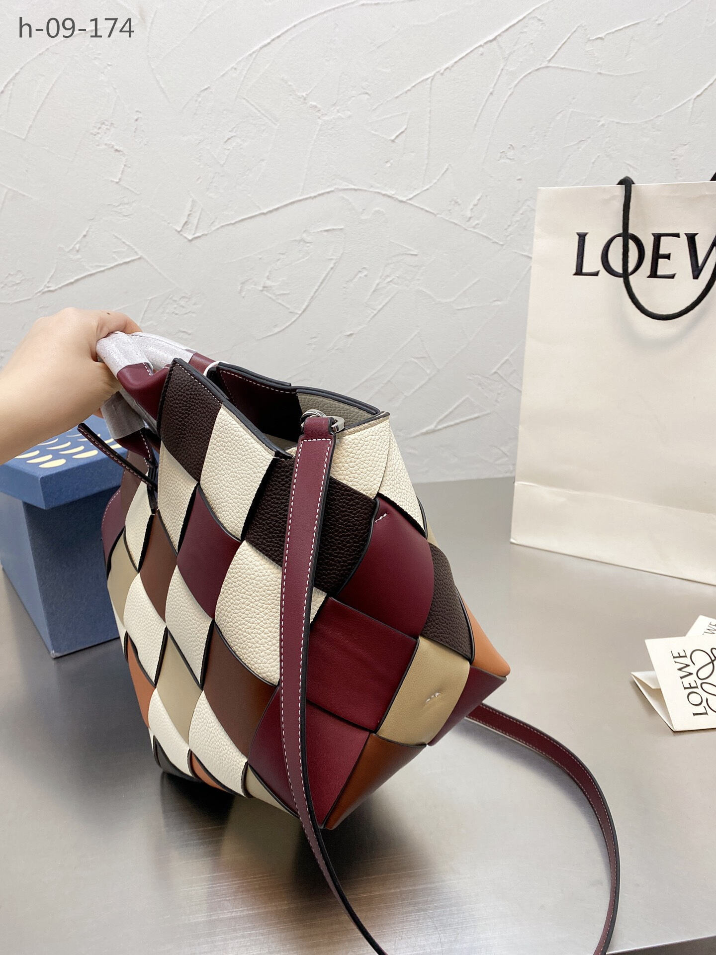 LOEVE 64$    10708-T gallery