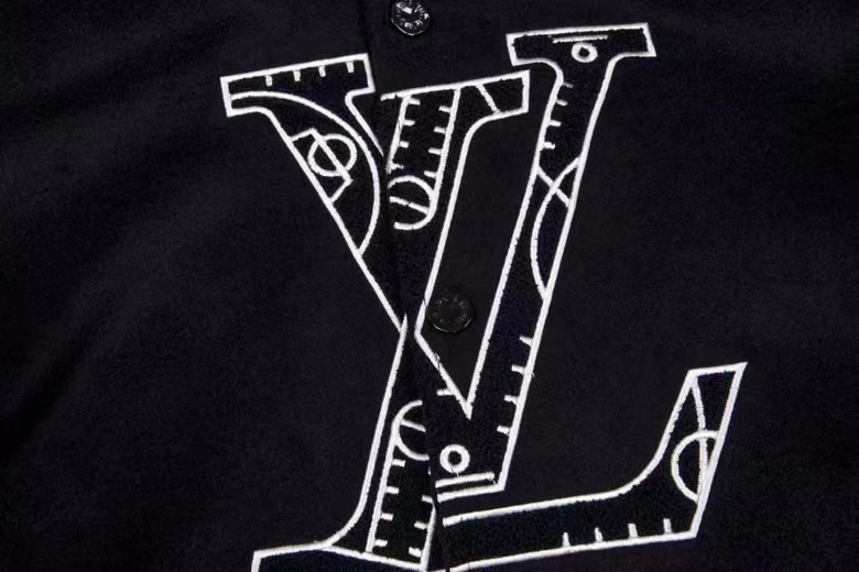 LV 5A+ 72$    10977-T gallery