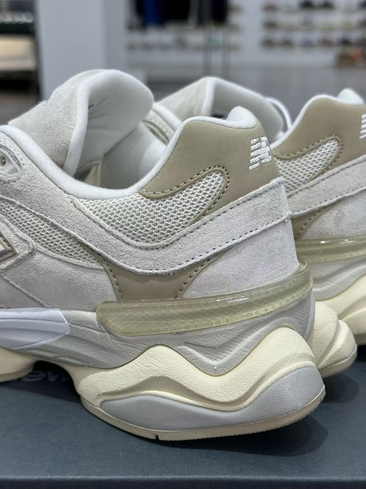 NB 9060 68$   10959-T gallery