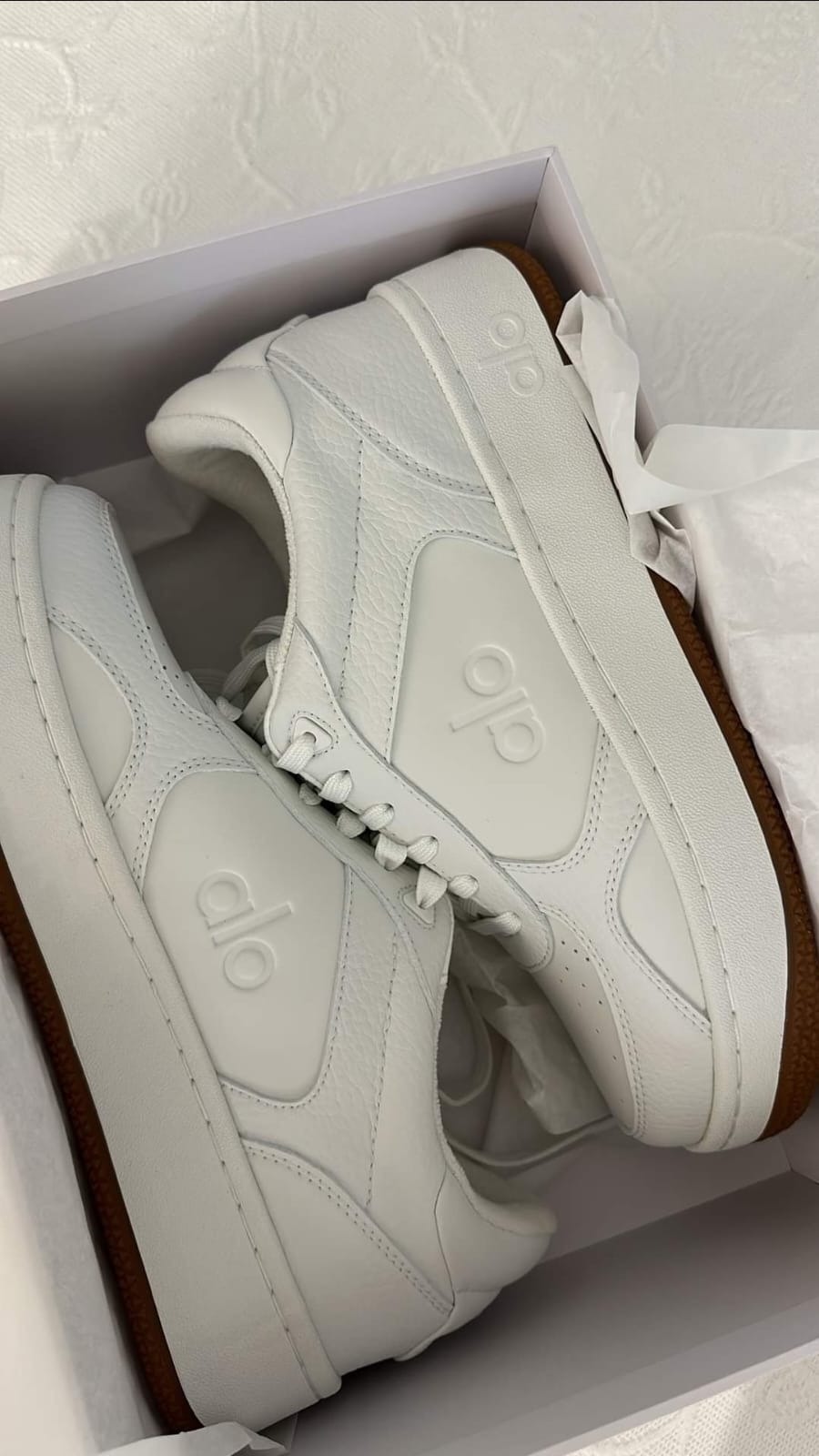 alo 61$   10956-T gallery