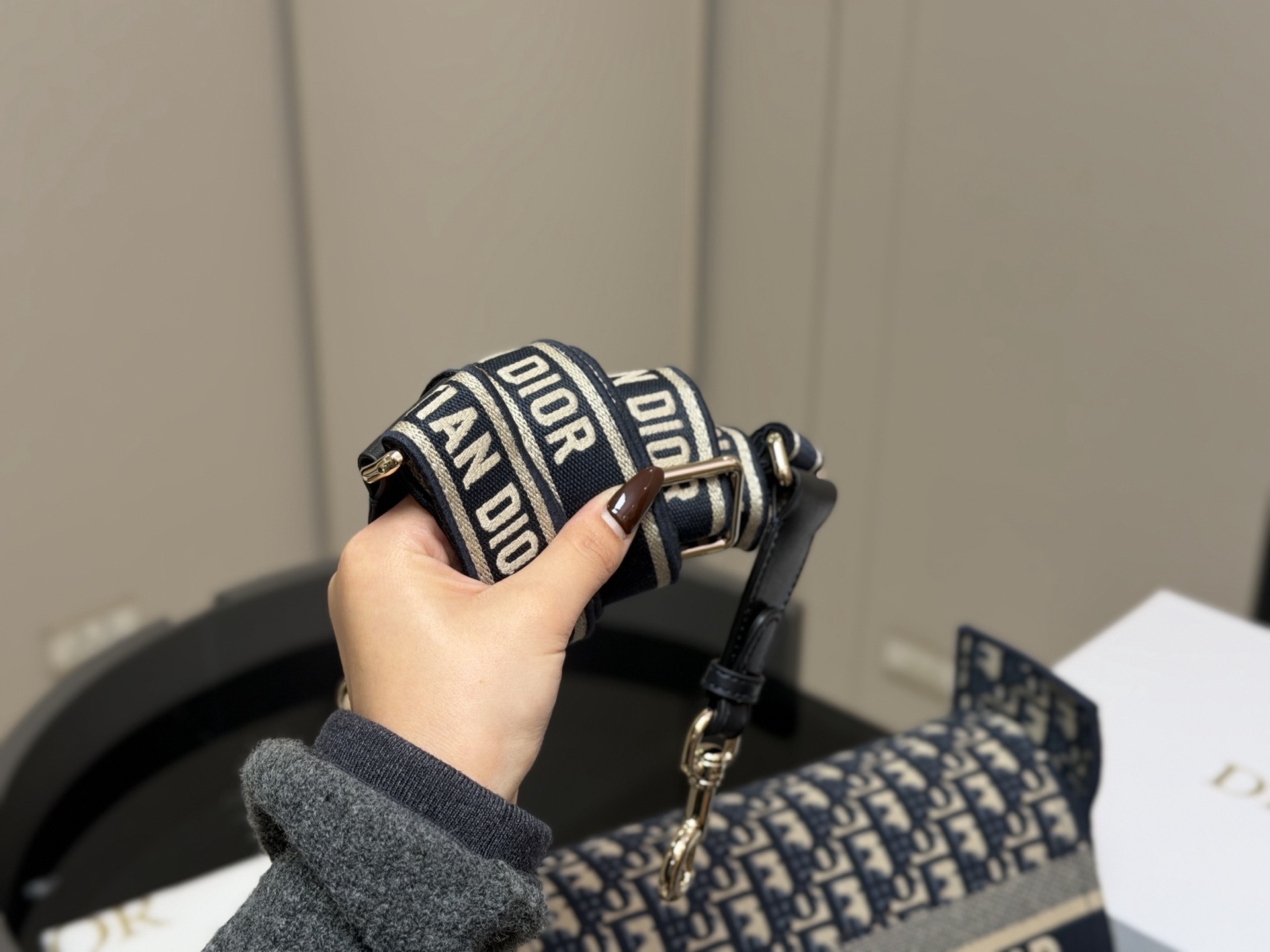 100021 $94 -$97 gallery