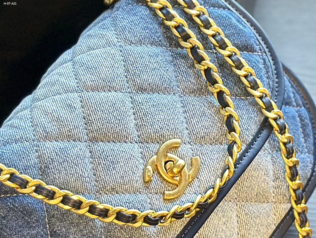1011 $52 chanel gallery