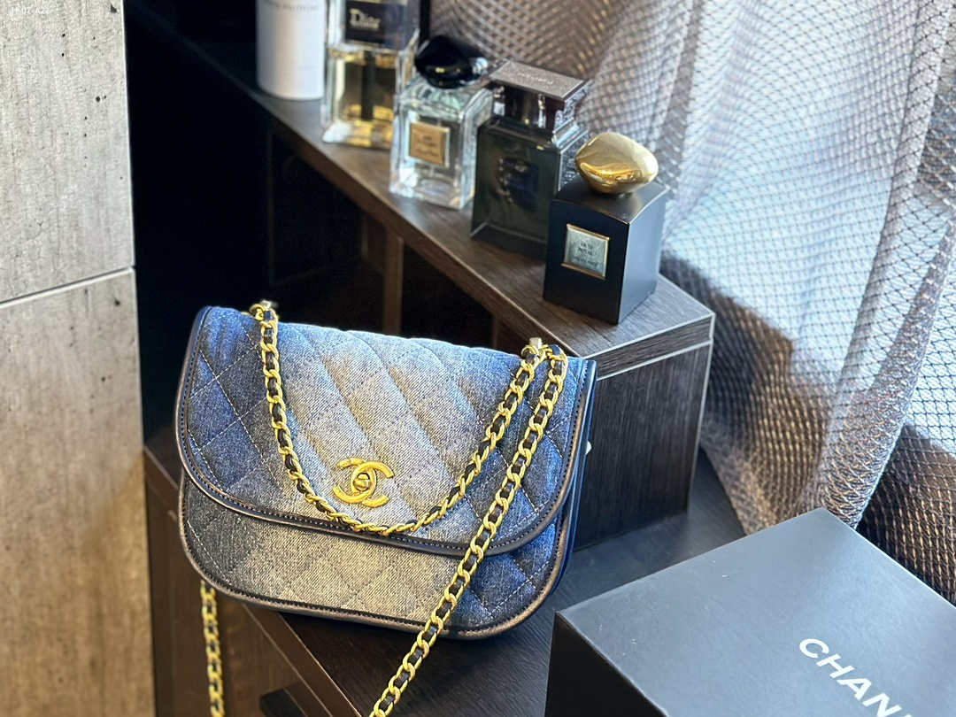 1011 $52 chanel gallery