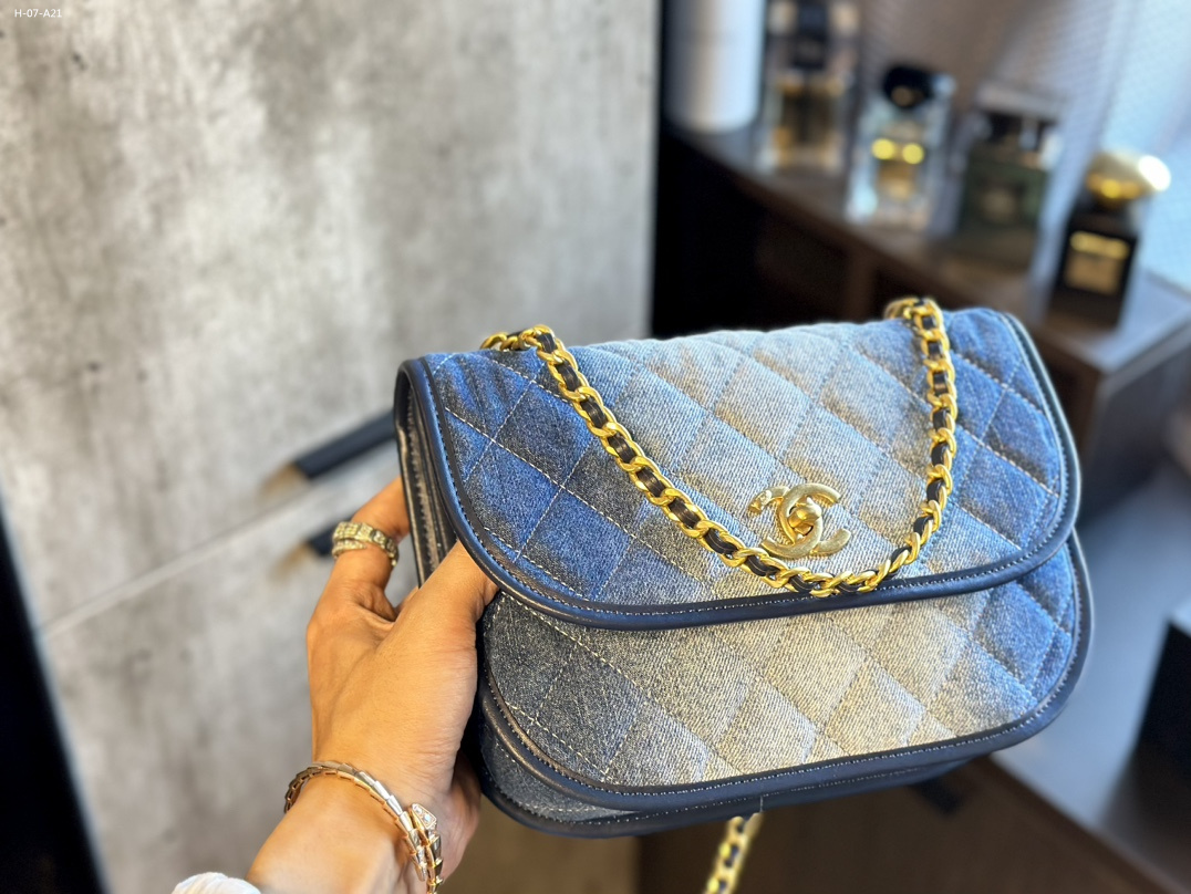 1011 $52 chanel gallery