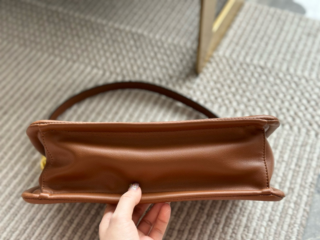 259 $68 Valentino gallery