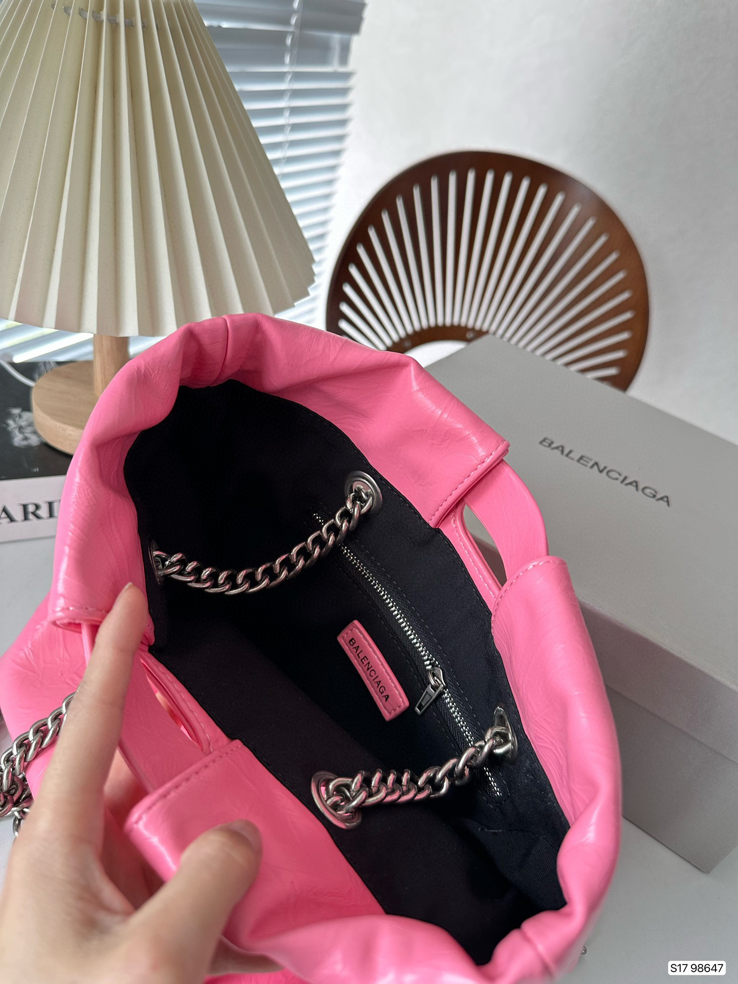 280 $75 balenclaga gallery