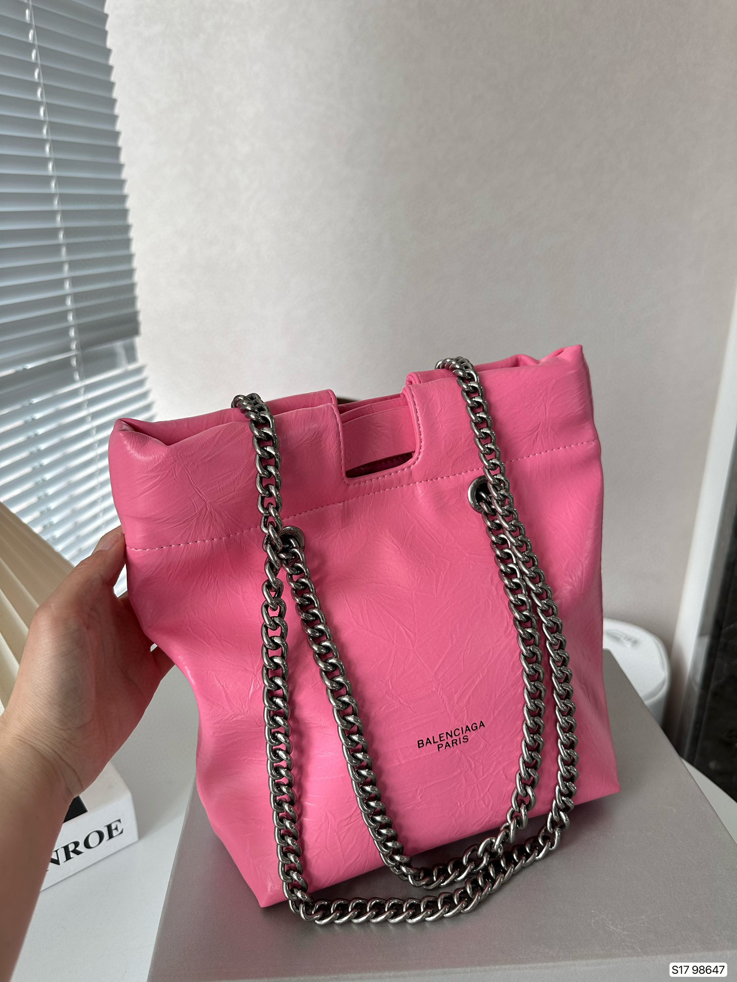 280 $75 balenclaga gallery