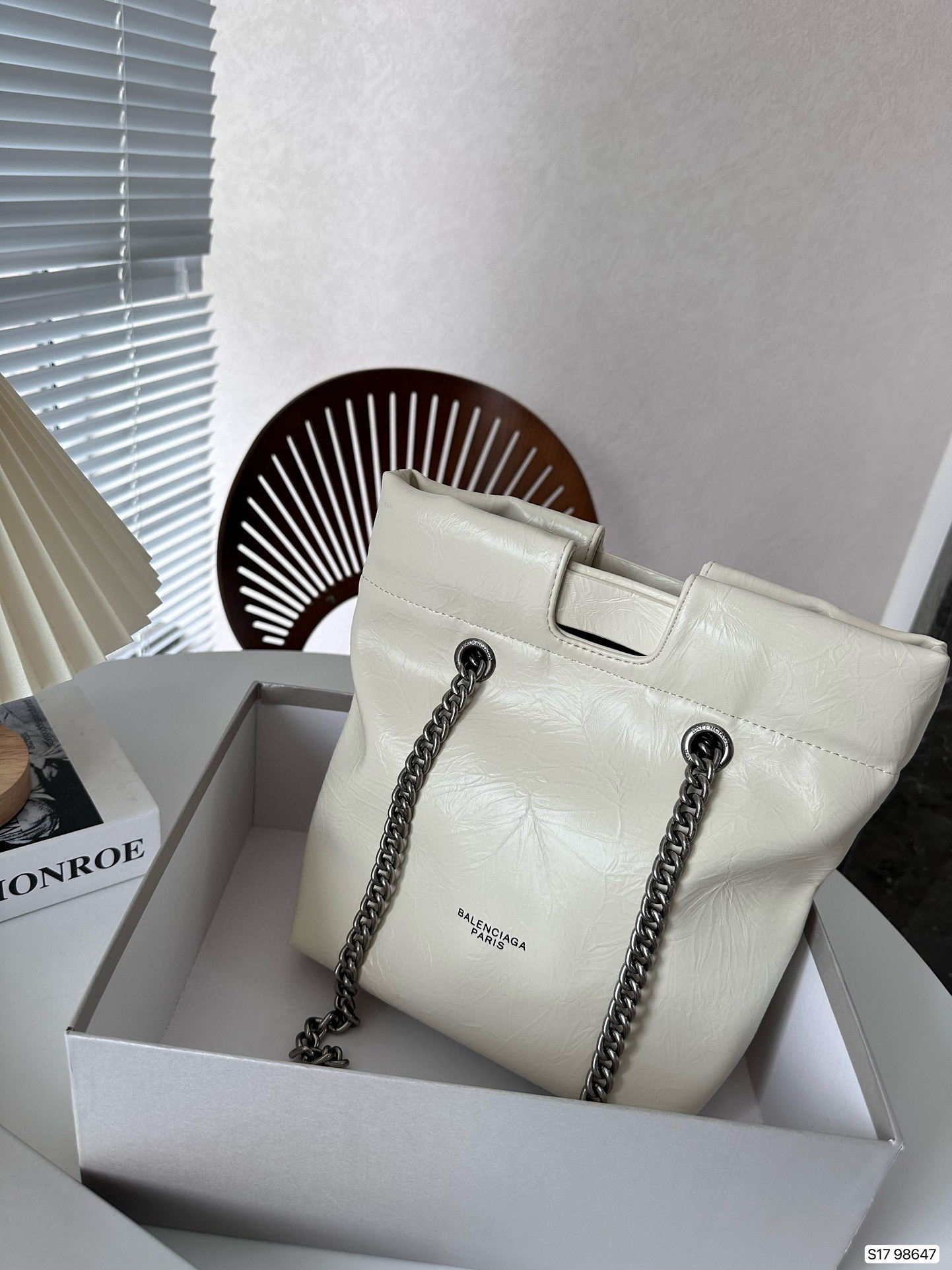 280 $75 balenclaga gallery