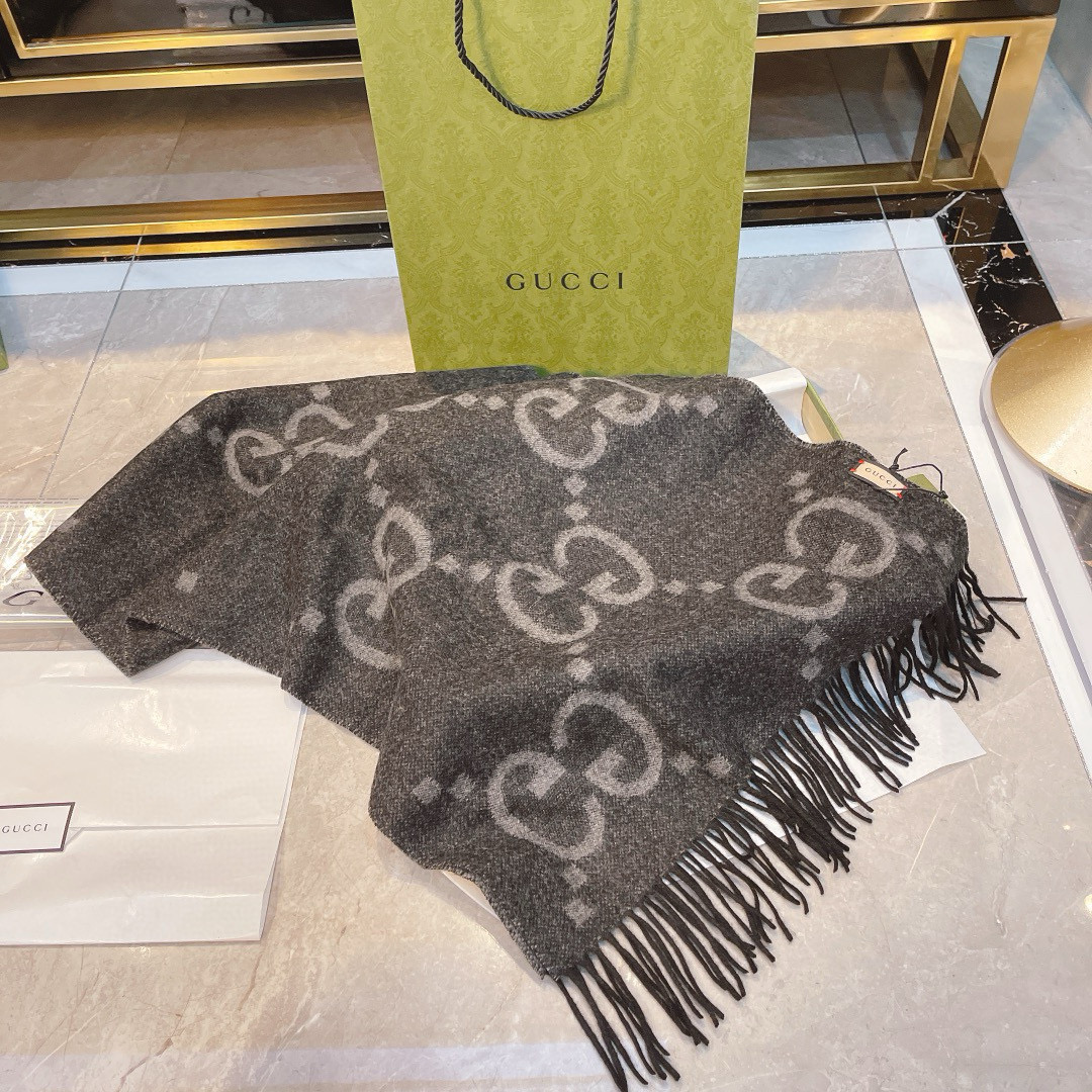 322 $47 scarf 𝐆𝐔𝐂𝐂𝐈 gallery