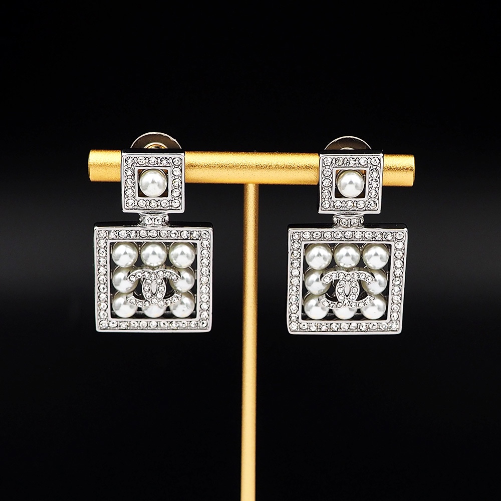 447 $26 ornaments gallery