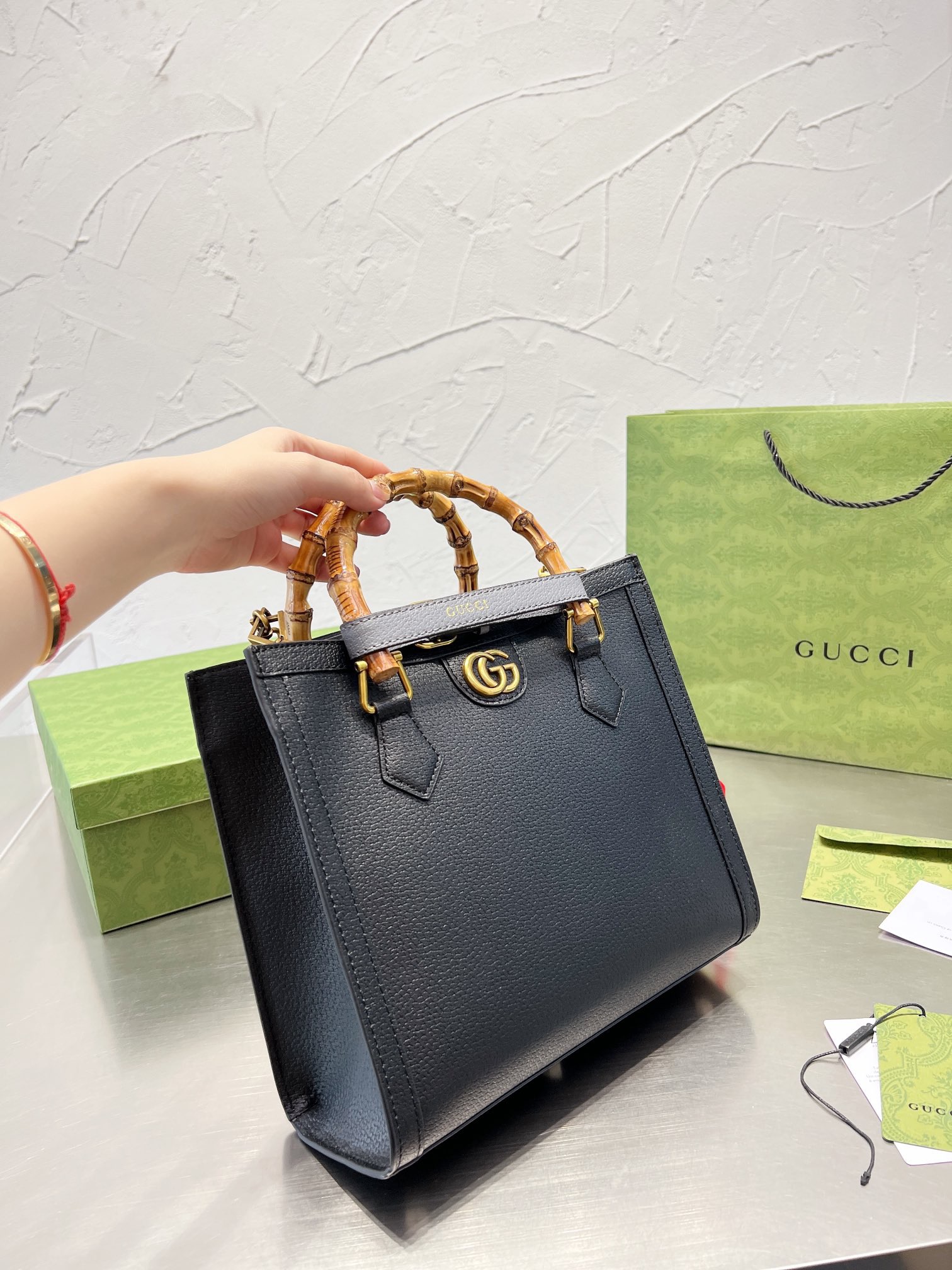 512 $77 gucci gallery