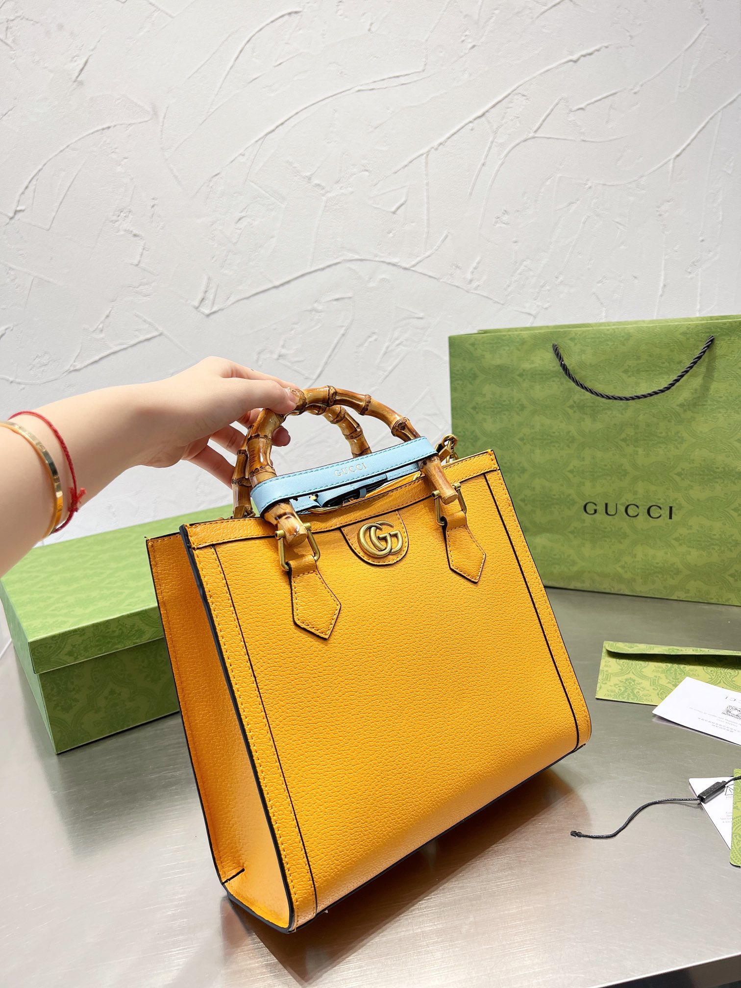 512 $77 gucci gallery