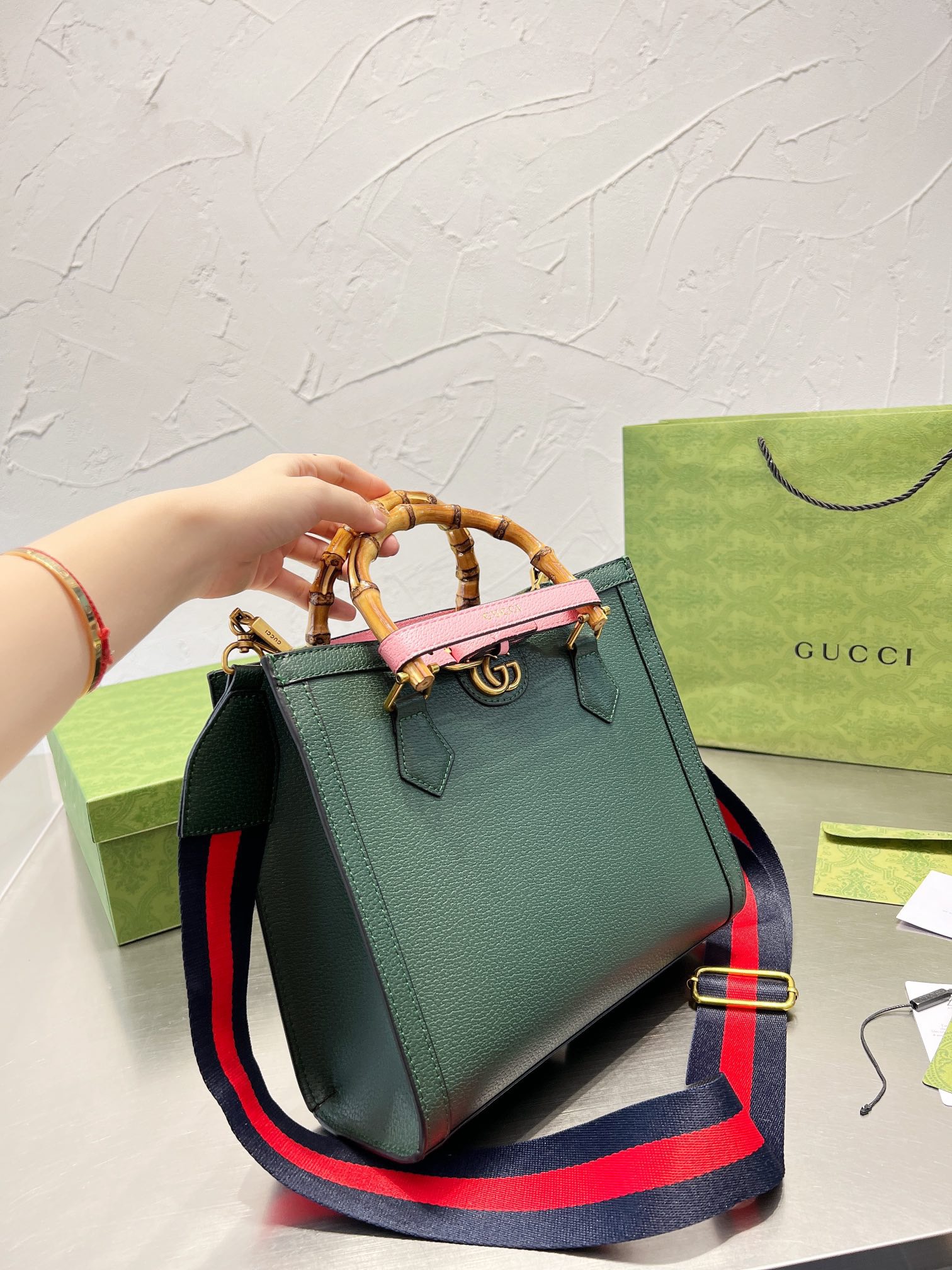 512 $77 gucci gallery