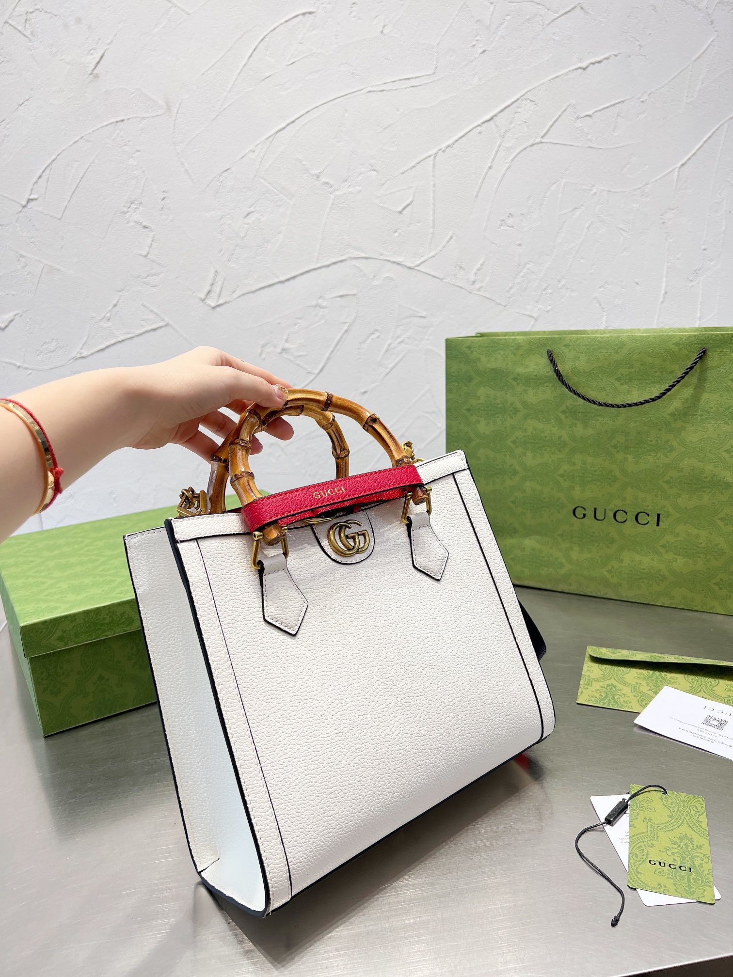 512 $77 gucci gallery