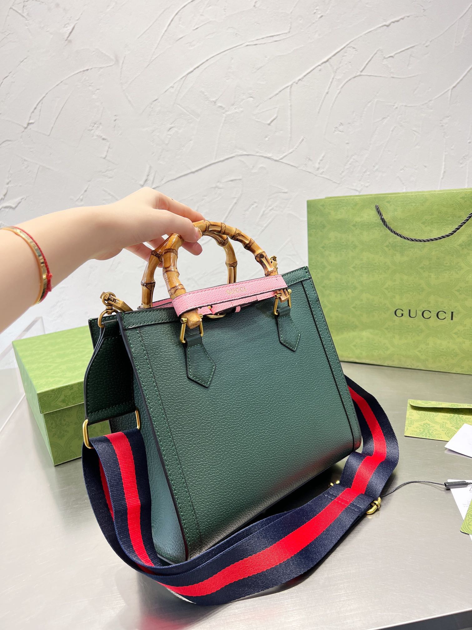 512 $77 gucci gallery