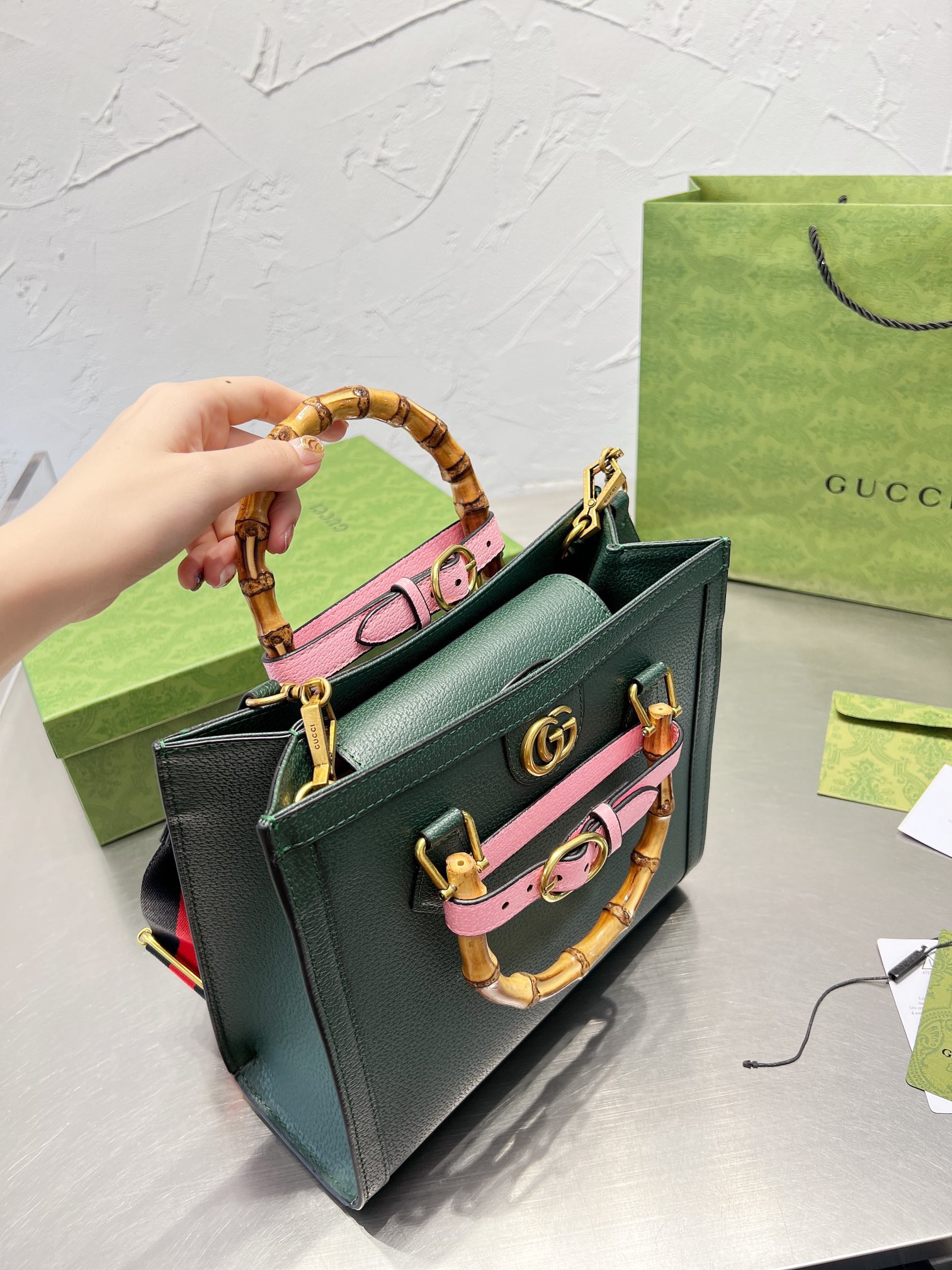 512 $77 gucci gallery