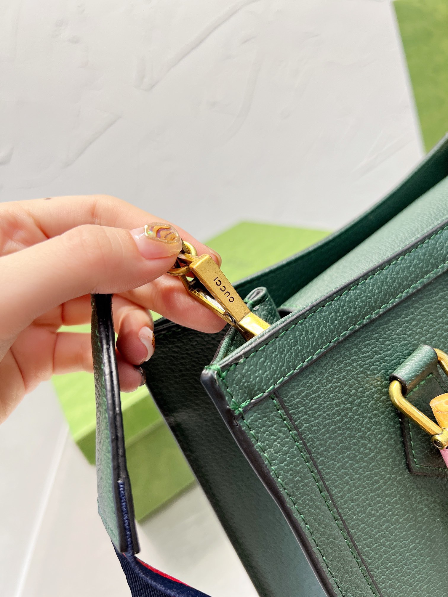 512 $77 gucci gallery