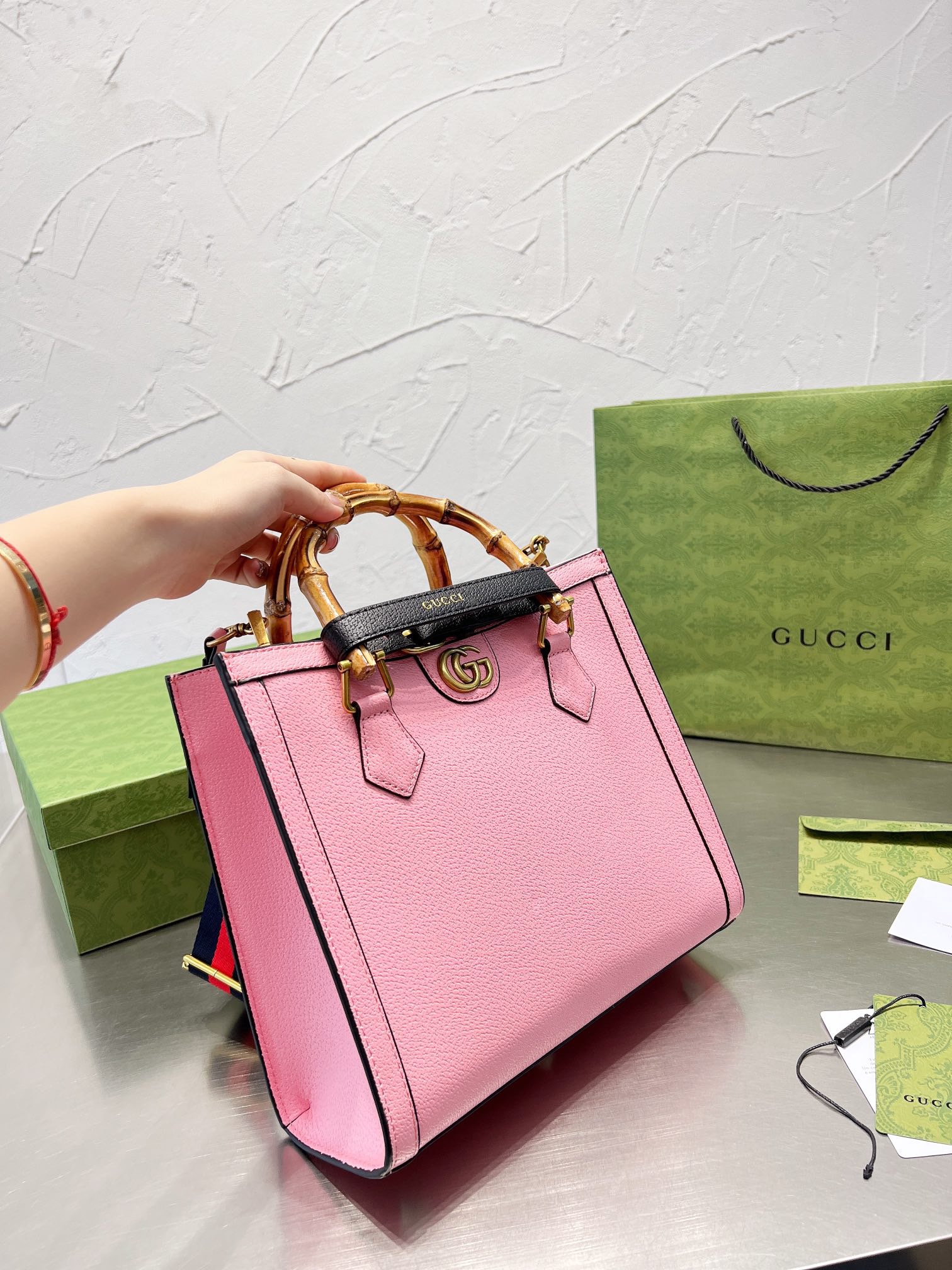 512 $77 gucci gallery