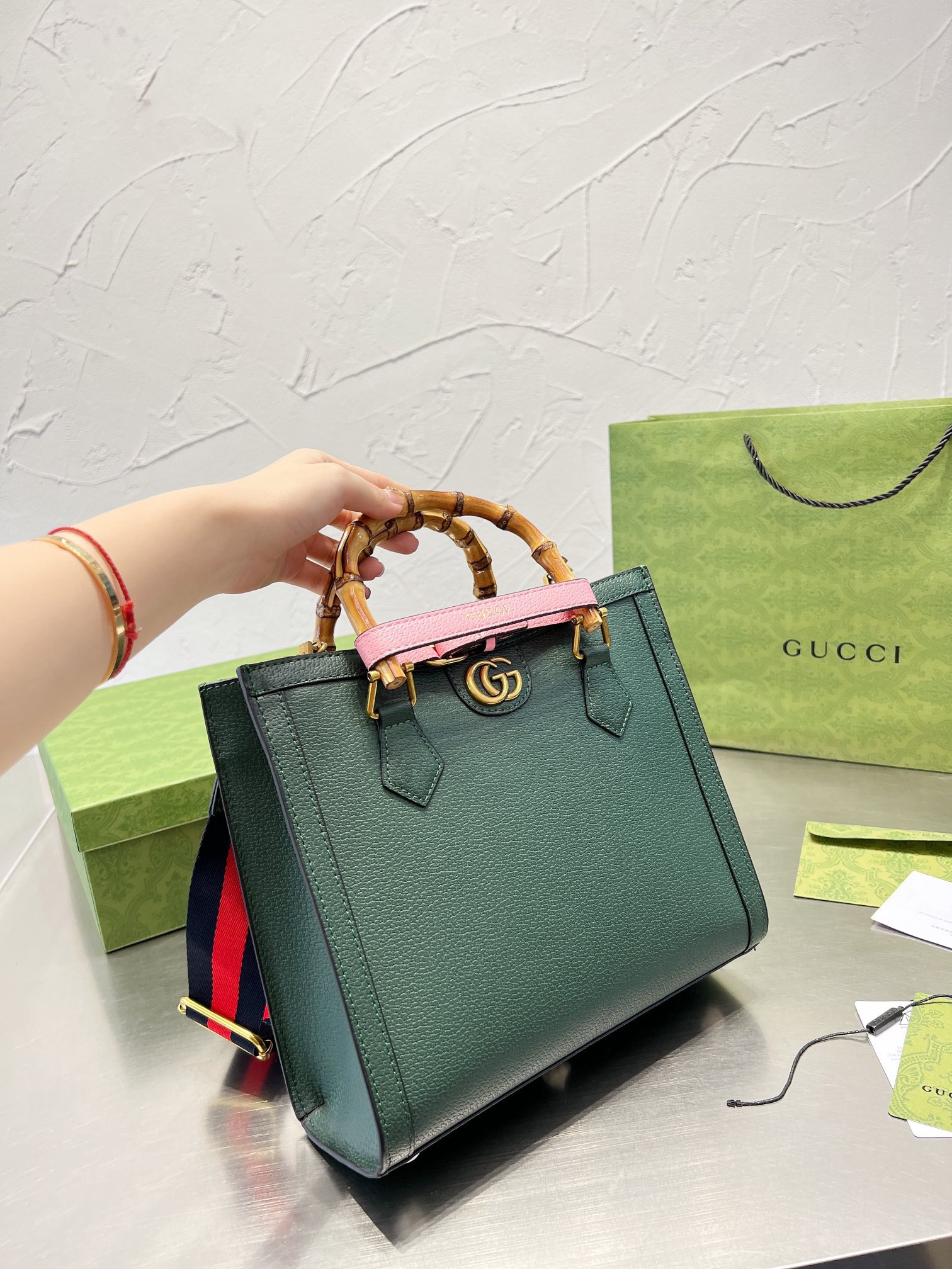 512 $77 gucci gallery