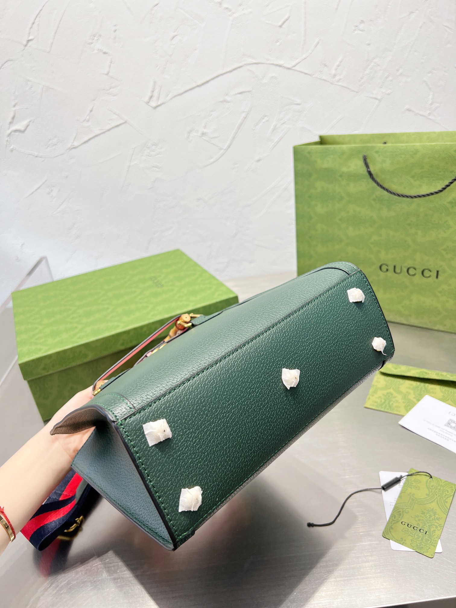 512 $77 gucci gallery