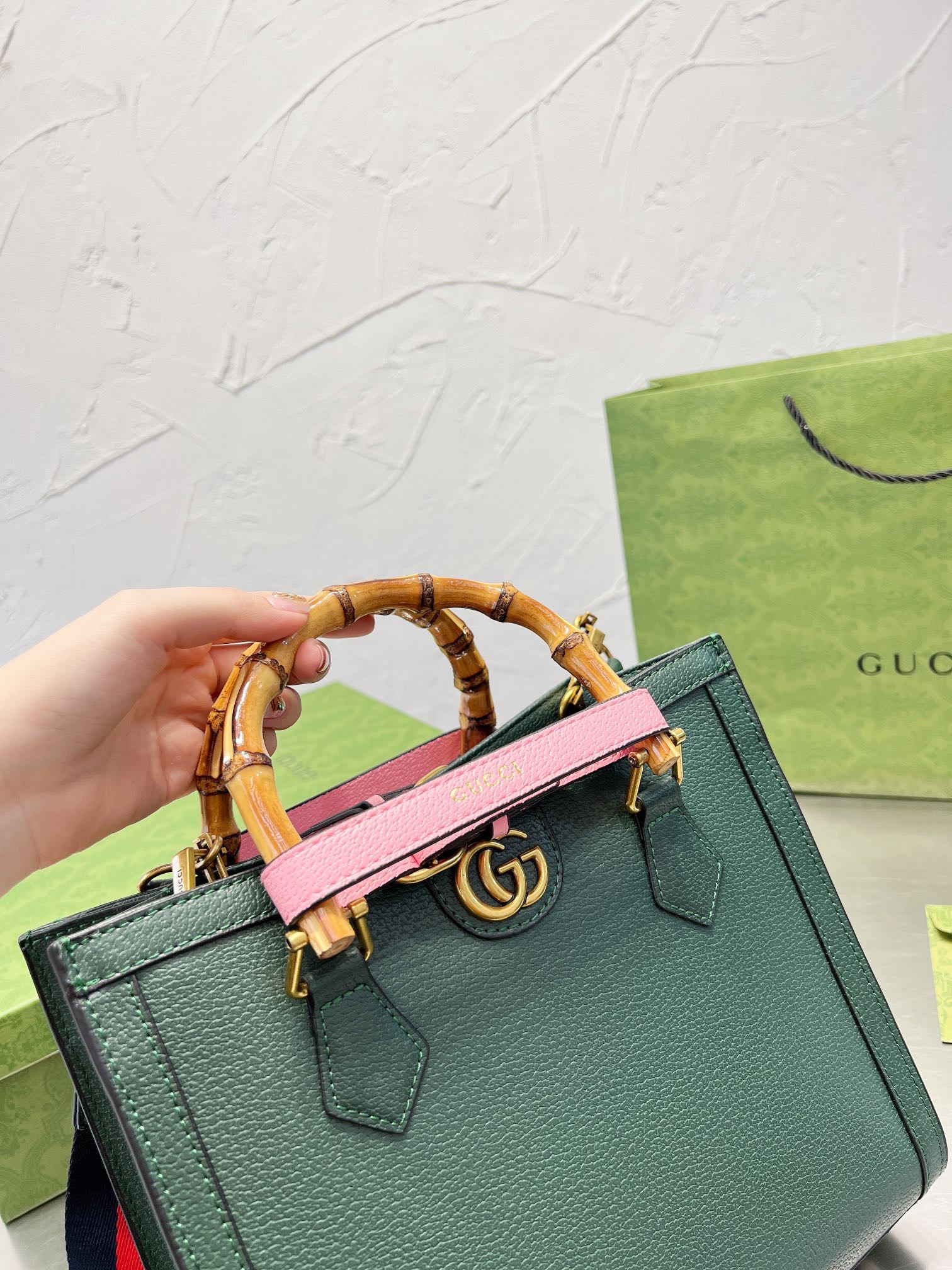 512 $77 gucci gallery