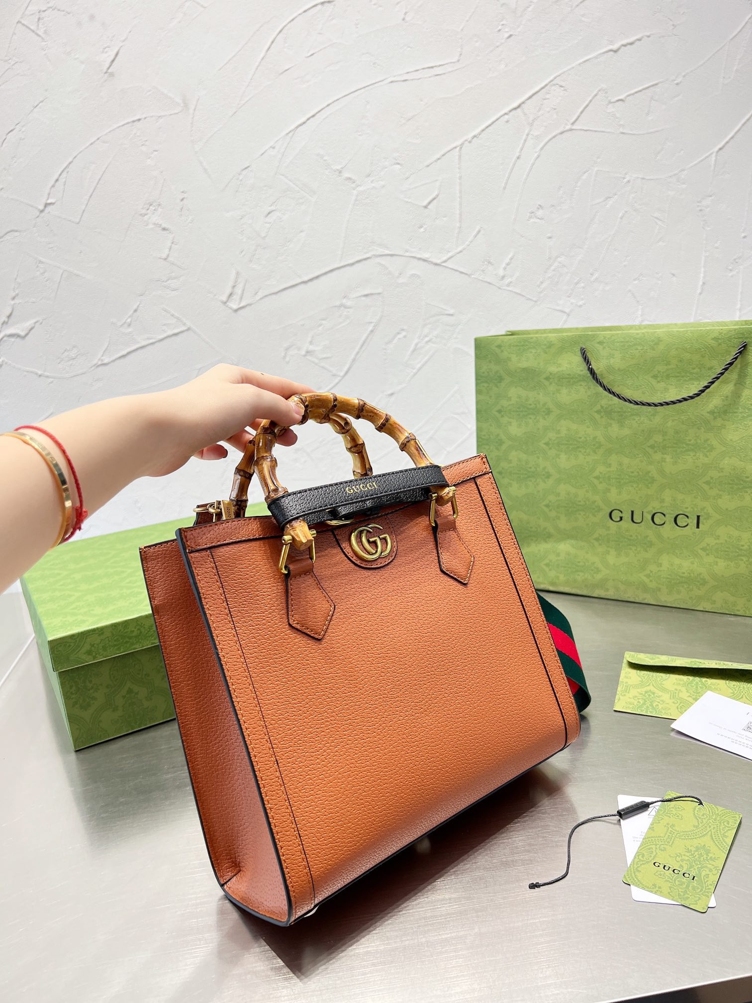 512 $77 gucci gallery