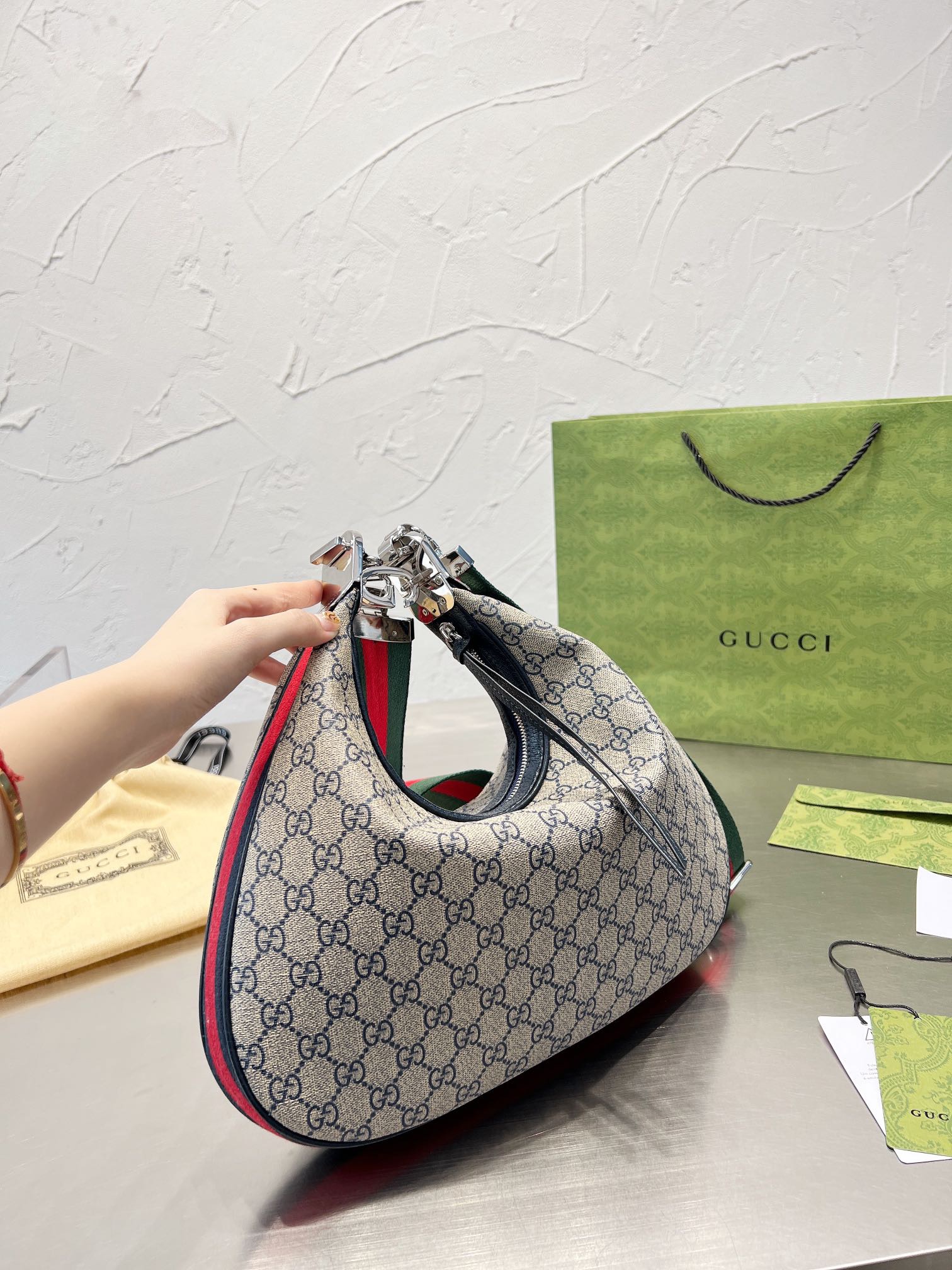 513 $85-$83 gucci gallery