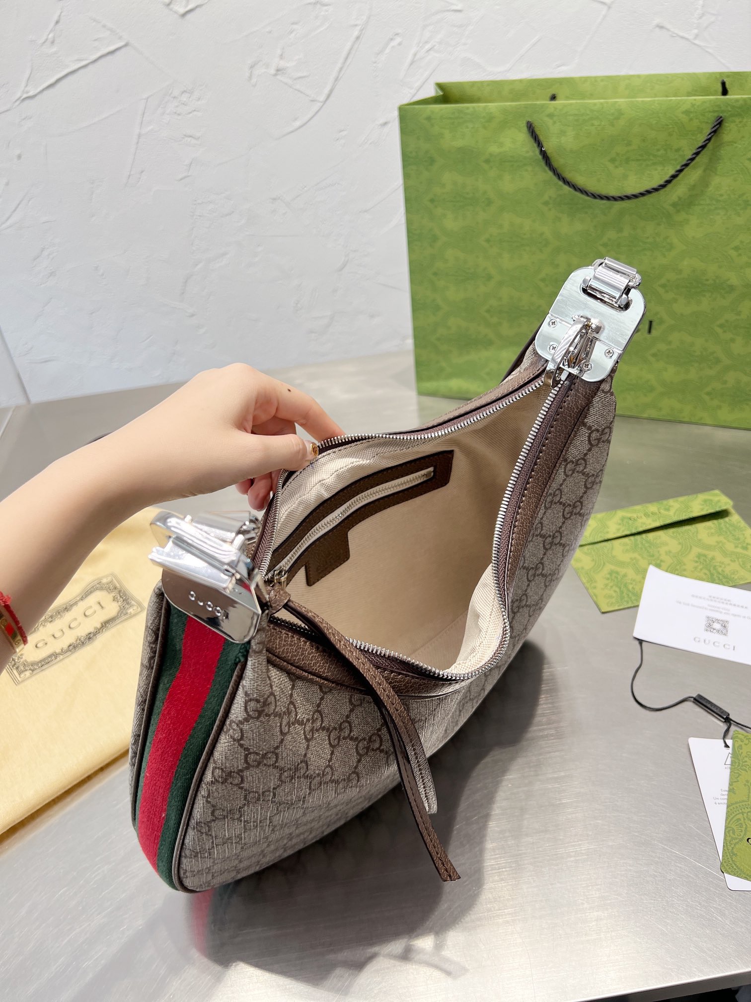 513 $85-$83 gucci gallery