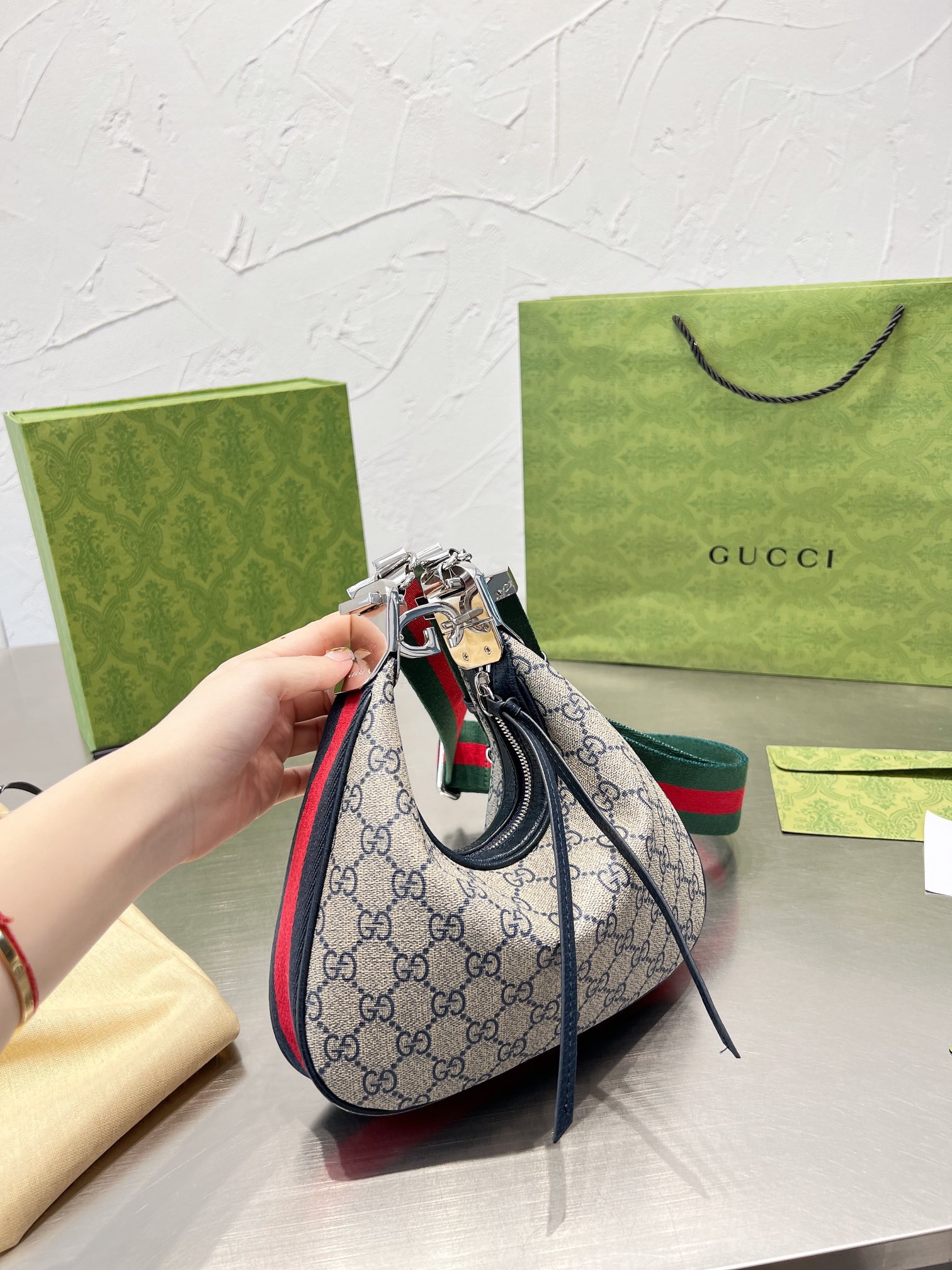 513 $85-$83 gucci gallery