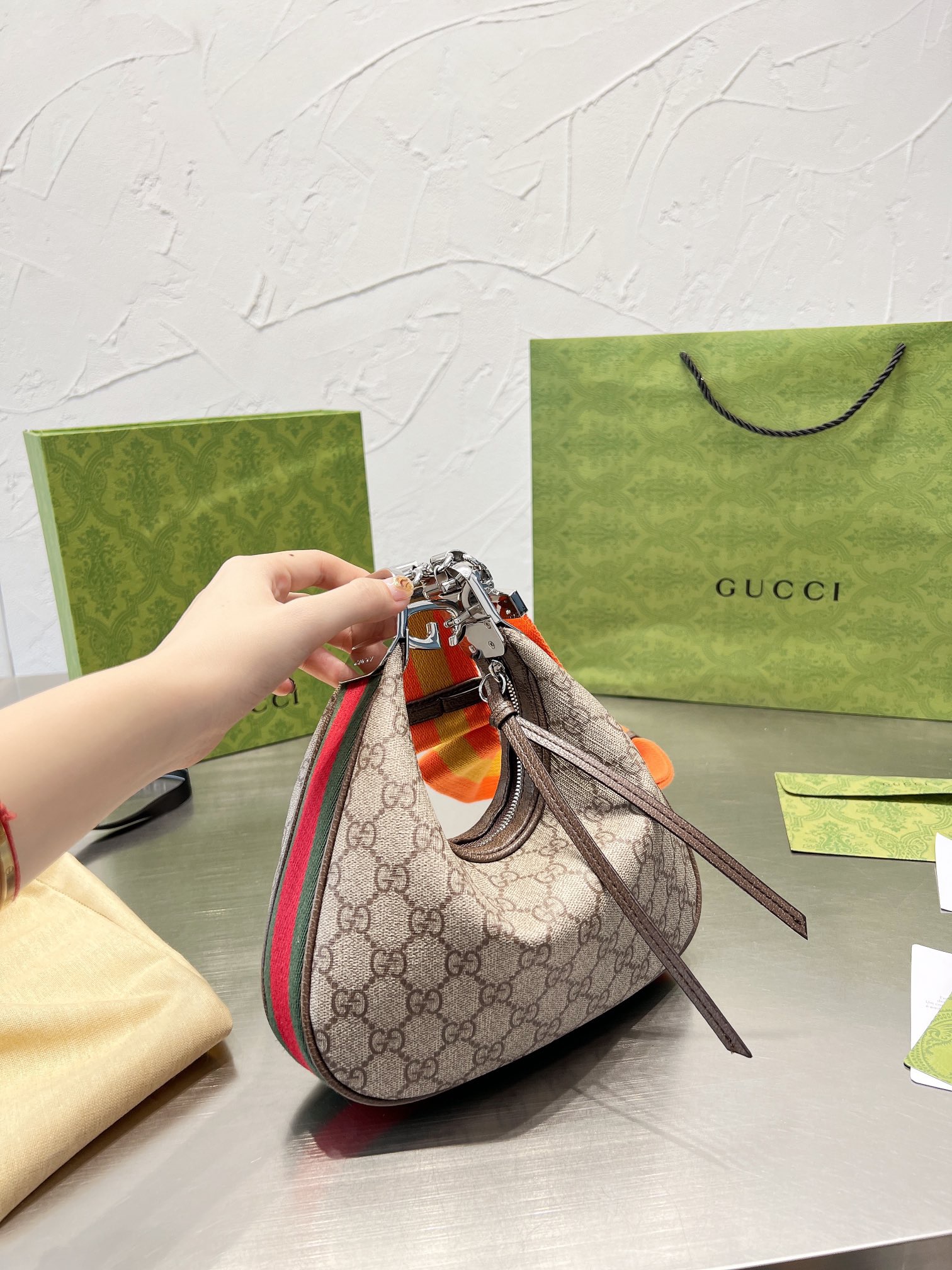513 $85-$83 gucci gallery