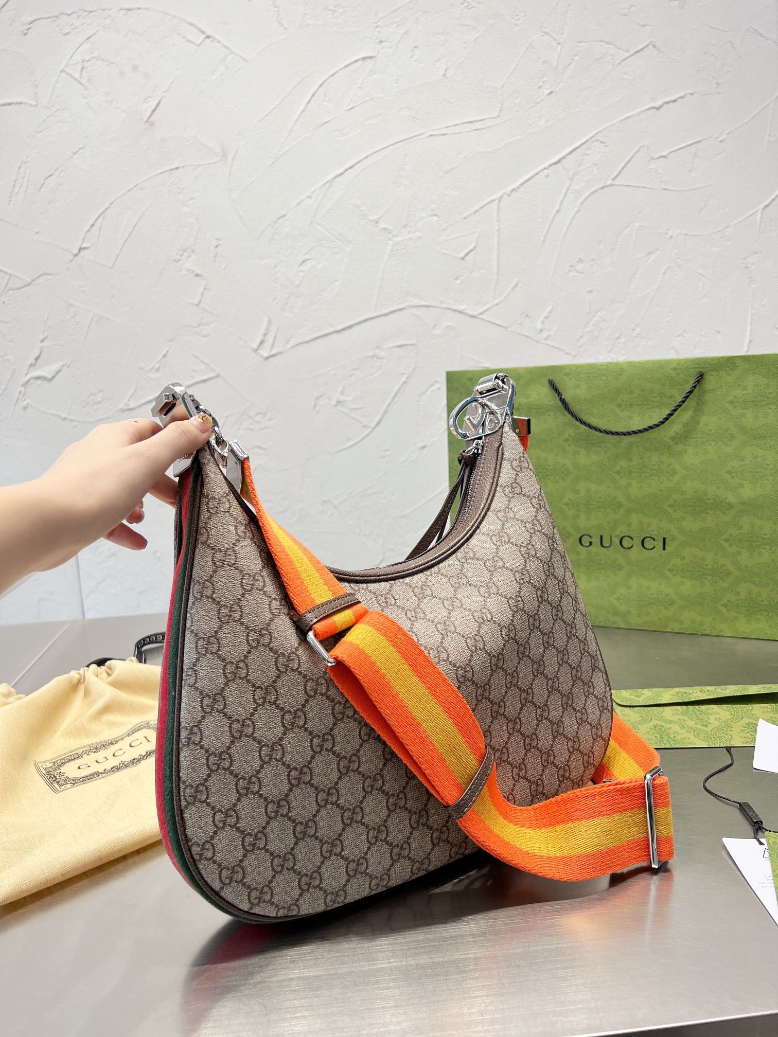 513 $85-$83 gucci gallery