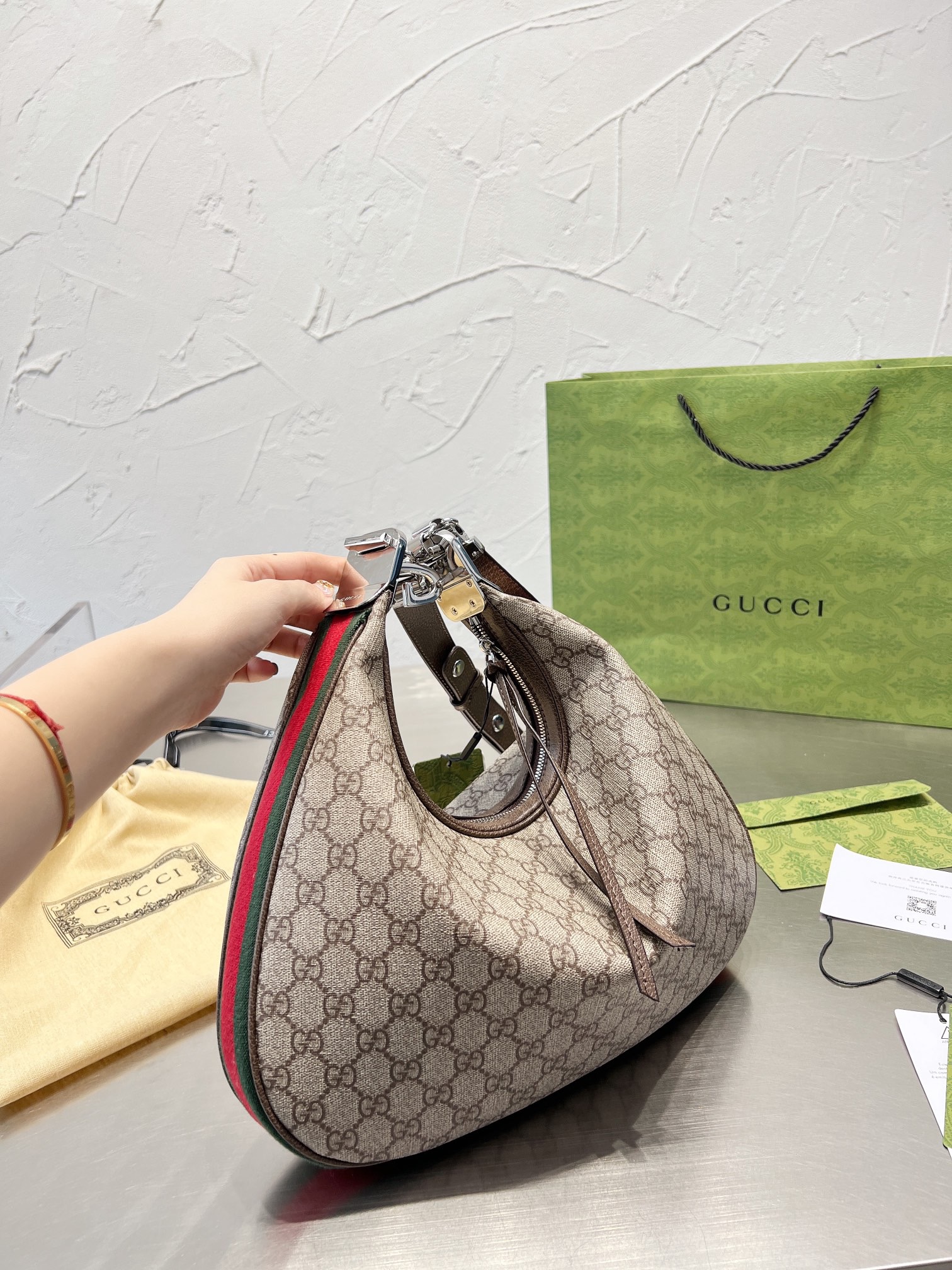 513 $85-$83 gucci gallery