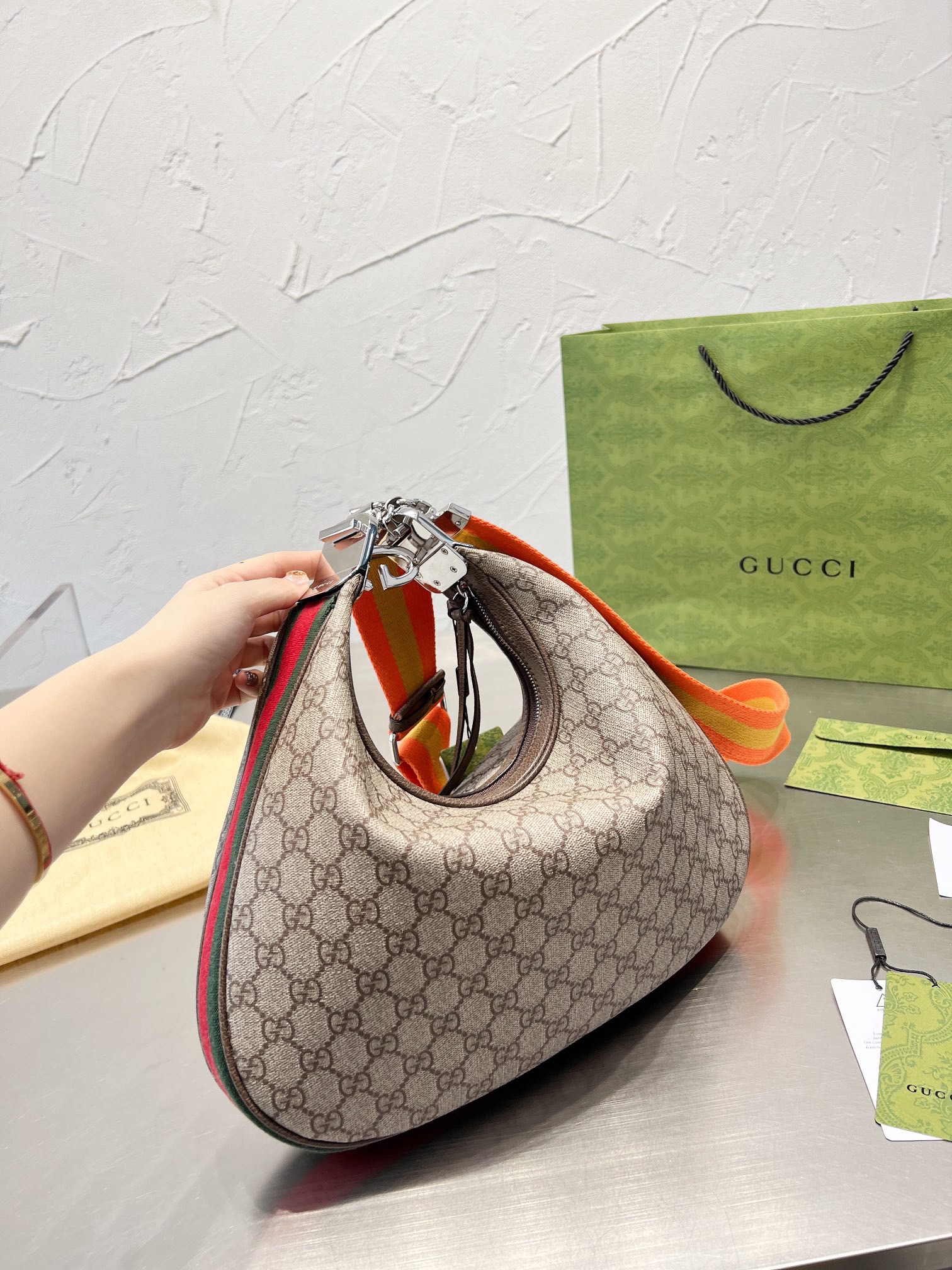 513 $85-$83 gucci gallery