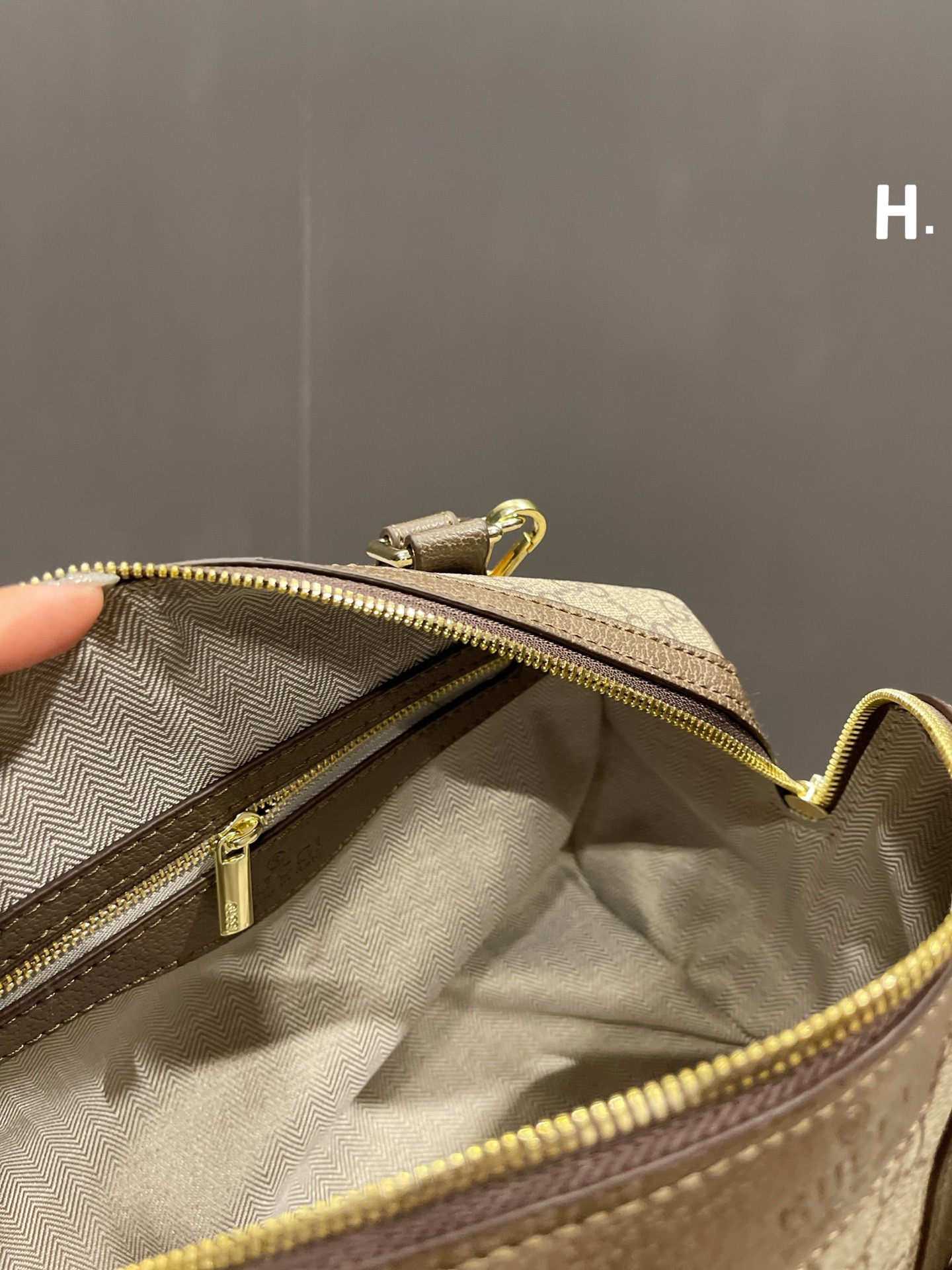 516 $69 gucci gallery
